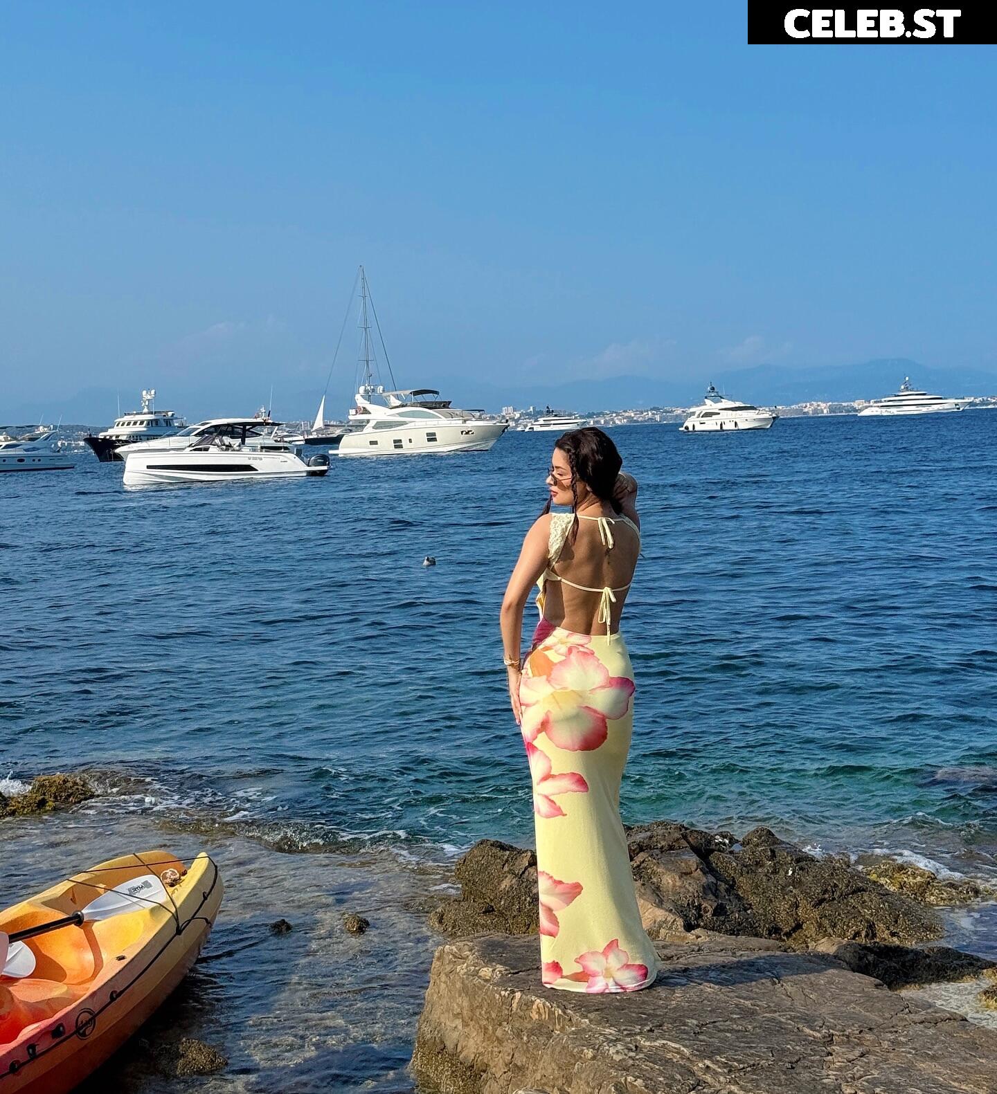 Avneet Kaur Image 10027233