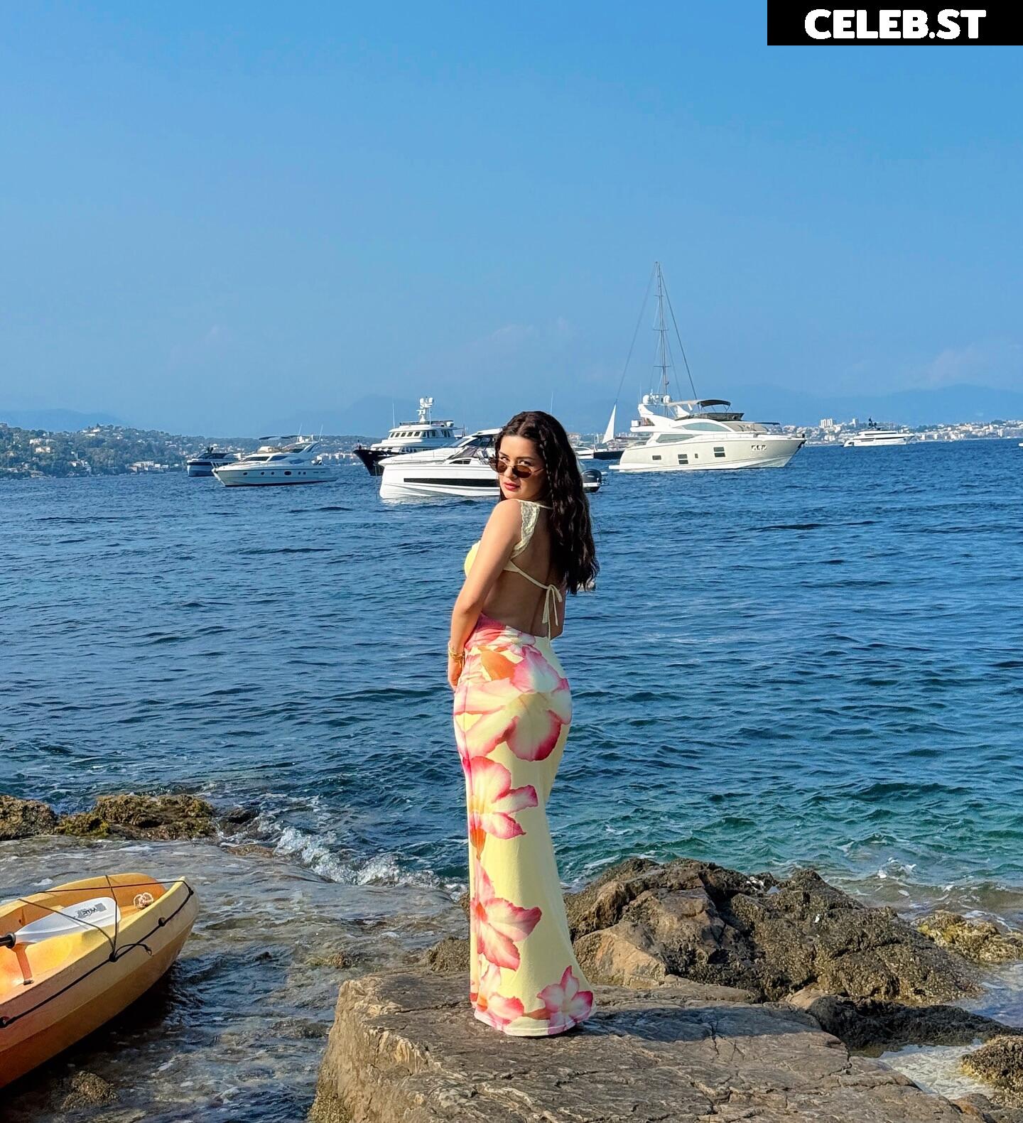 Avneet Kaur Image 10027240