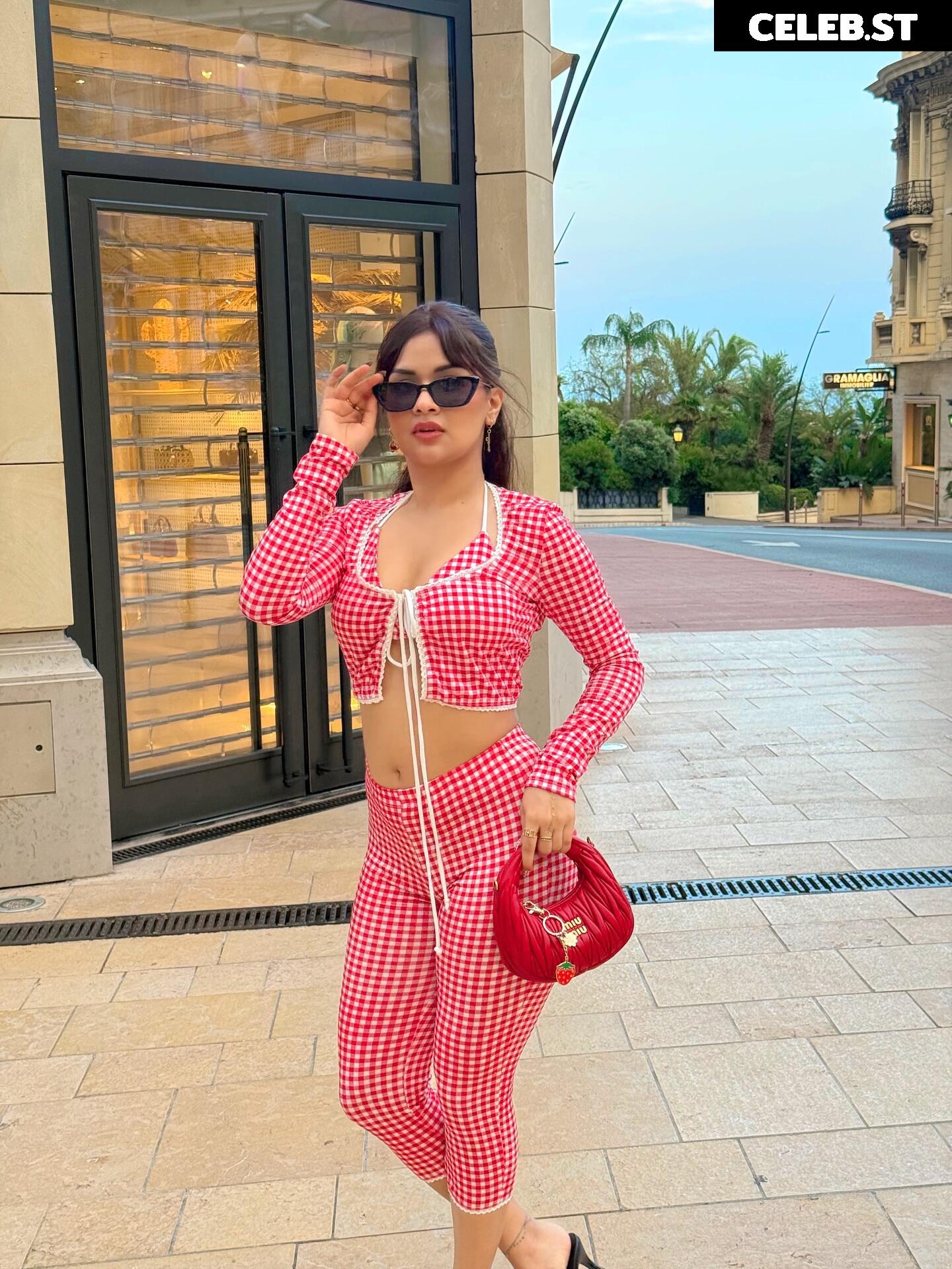 Avneet Kaur Image 10027244