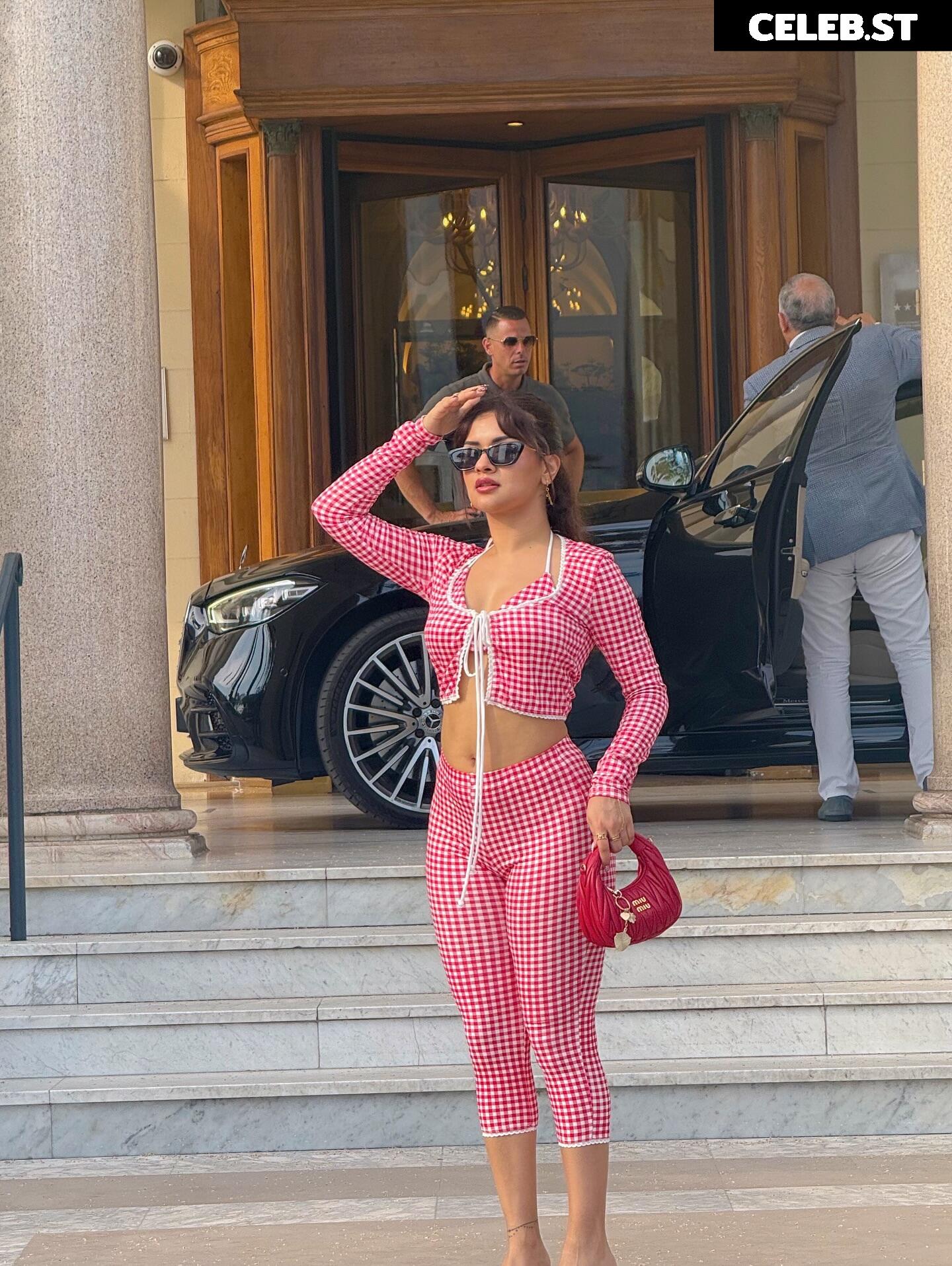 Avneet Kaur Image 10027249