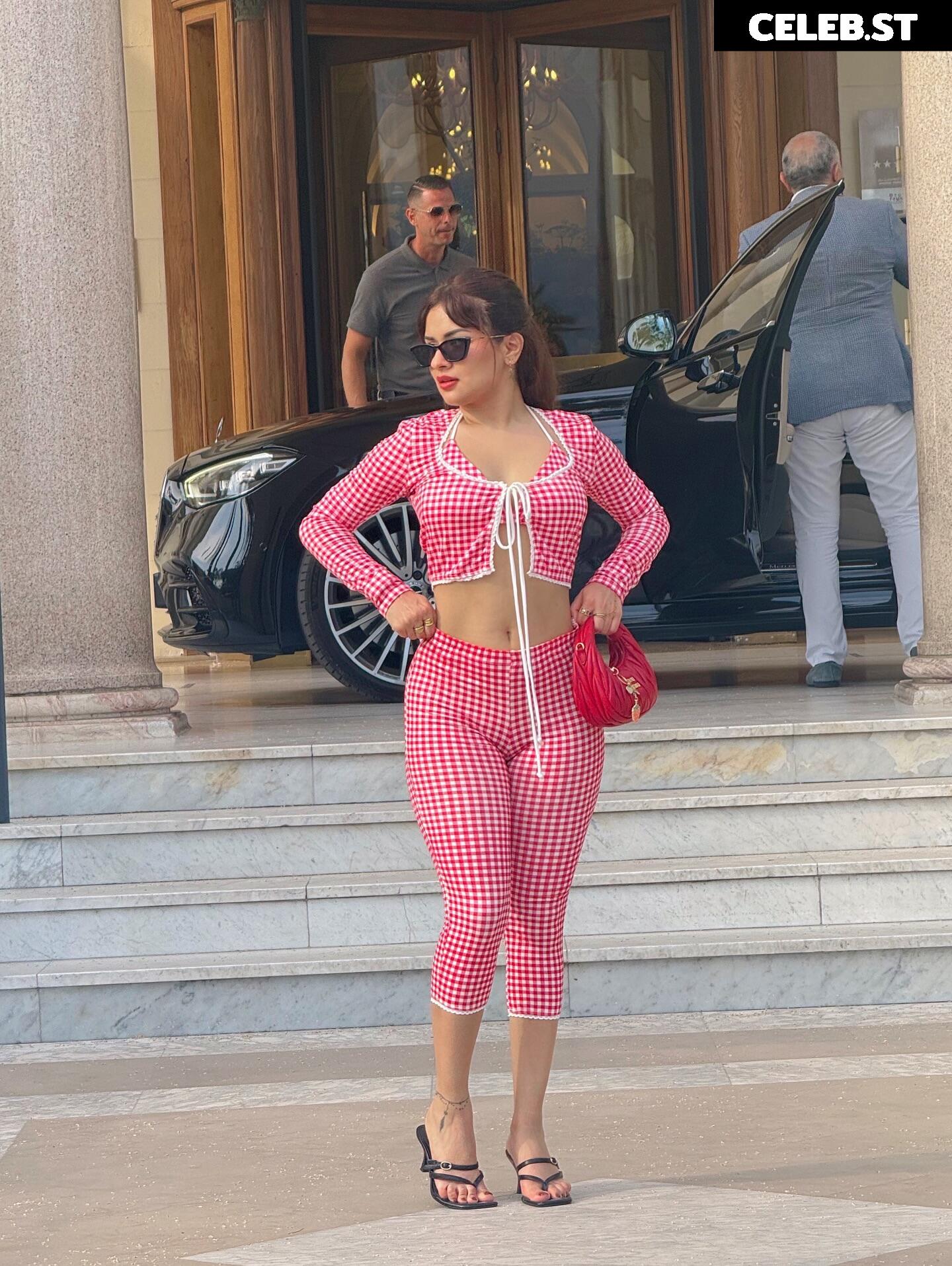 Avneet Kaur Image 10027248