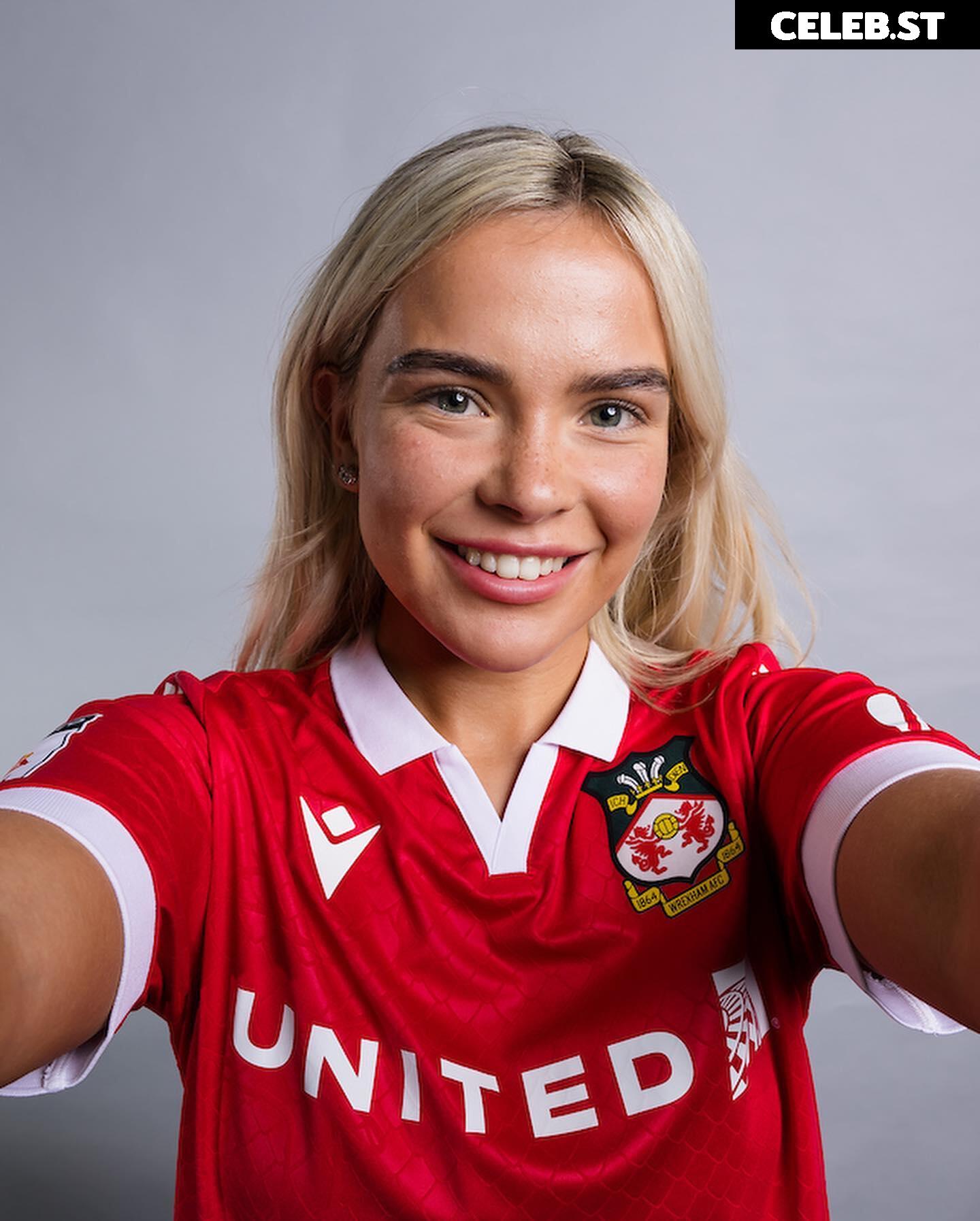 Female football/soccer players Image 10026762