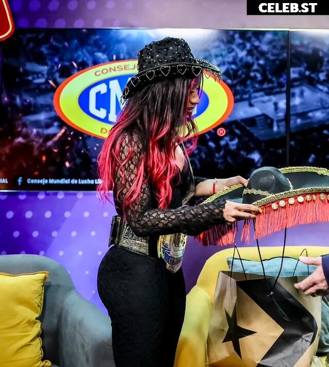 WWE Sasha Banks | Mercedes Moné Image 10026164