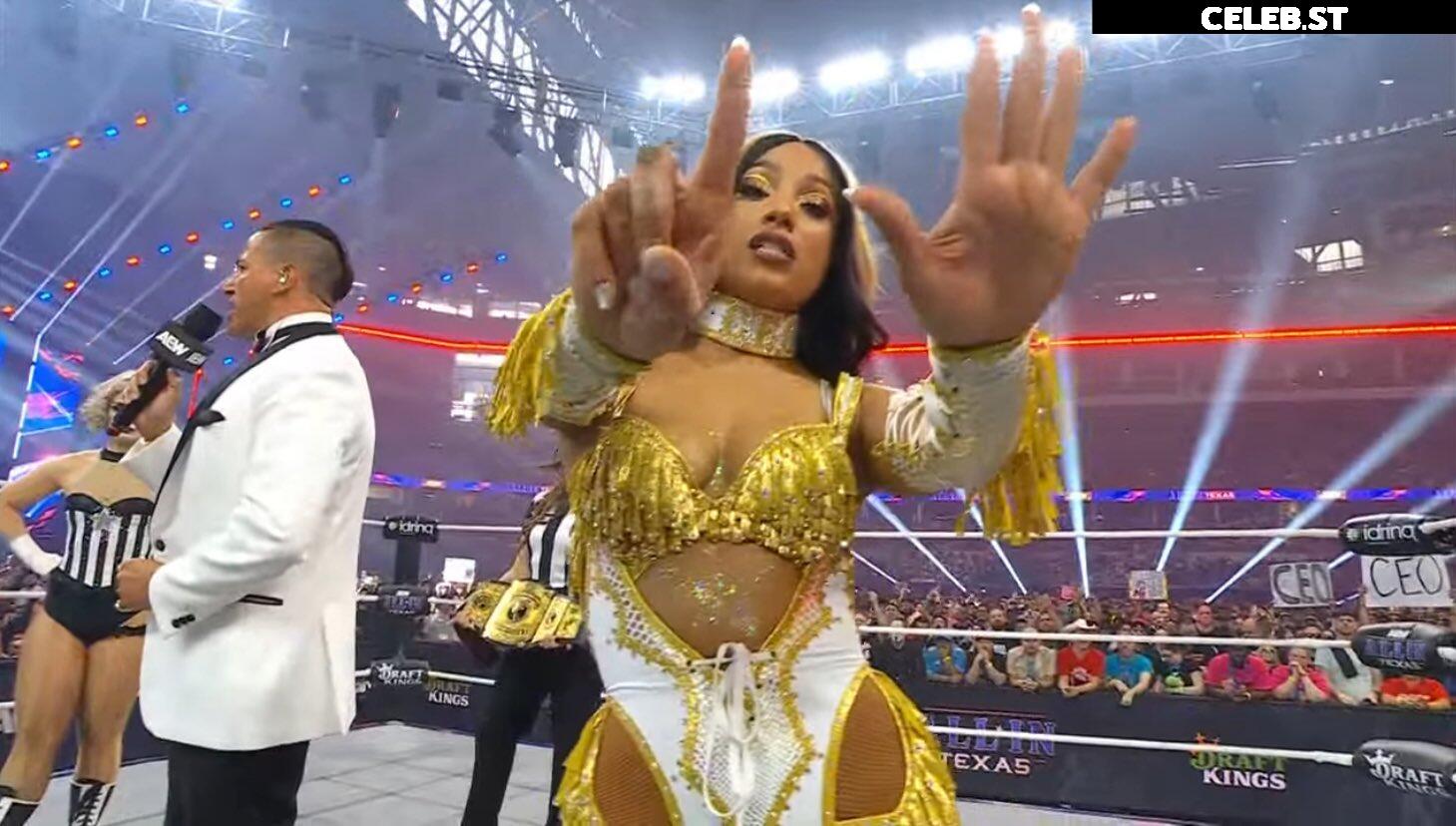 WWE Sasha Banks | Mercedes Moné Image 10026337