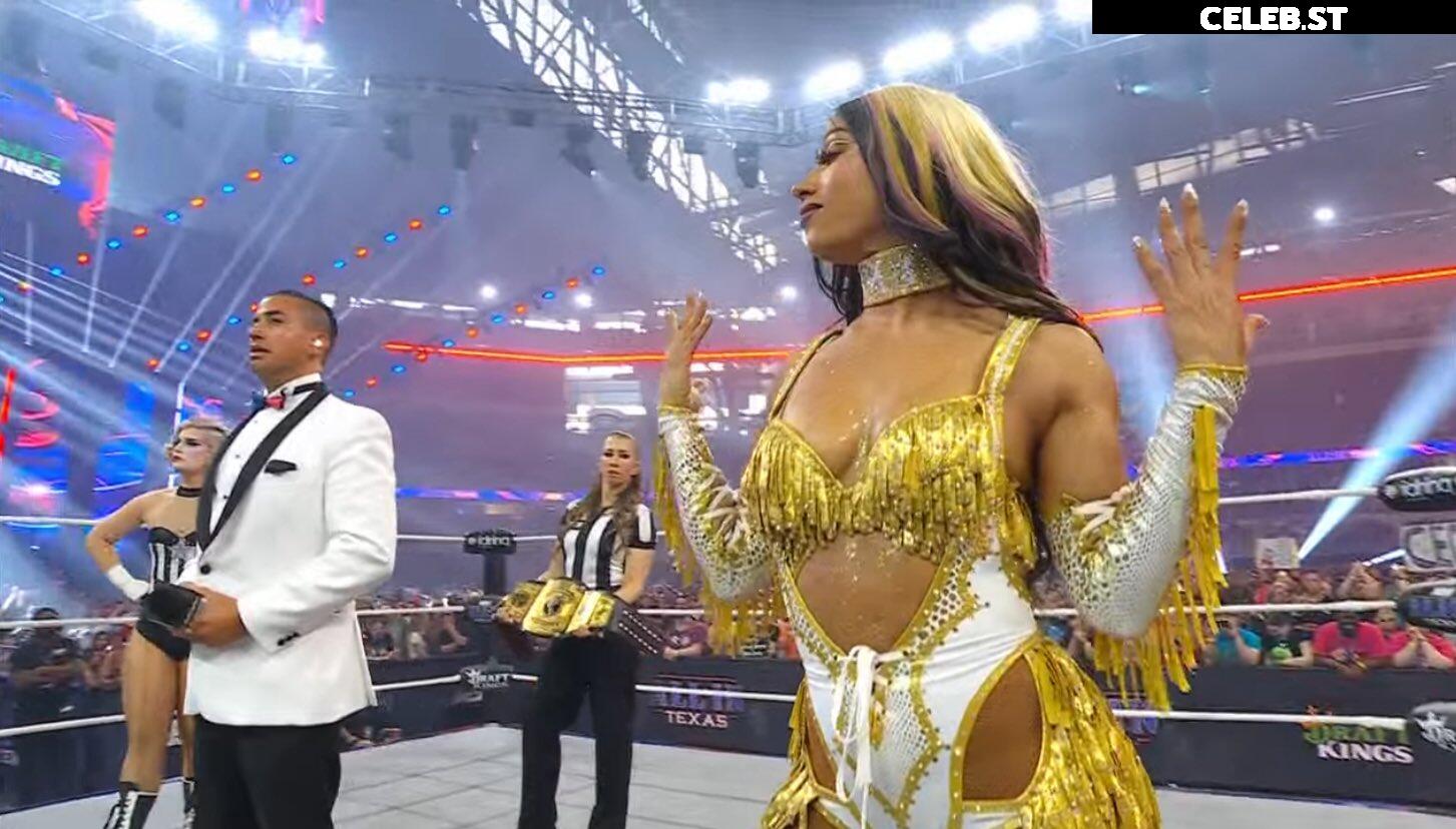 WWE Sasha Banks | Mercedes Moné Image 10026338