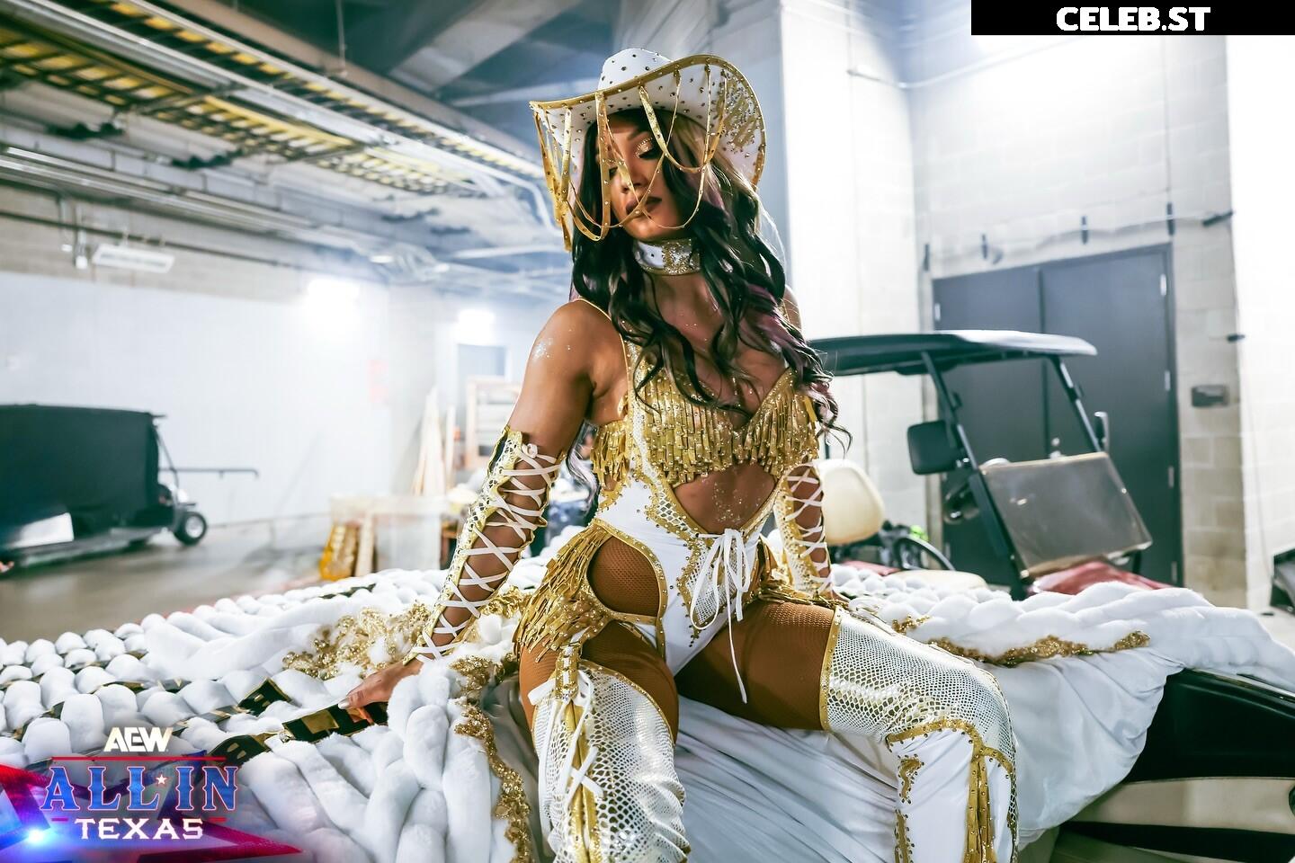WWE Sasha Banks | Mercedes Moné Image 10026343