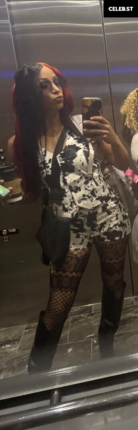 WWE Sasha Banks | Mercedes Moné Image 10026293