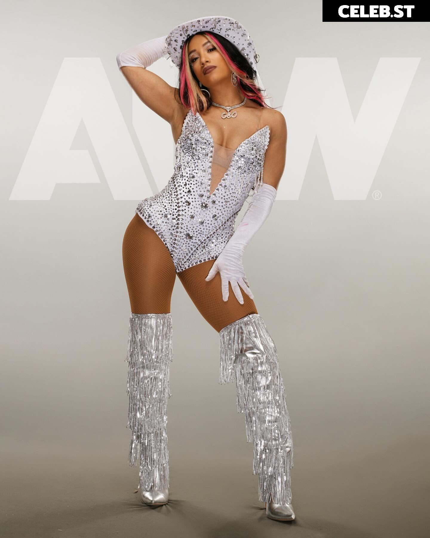 WWE Sasha Banks | Mercedes Moné Image 10026283