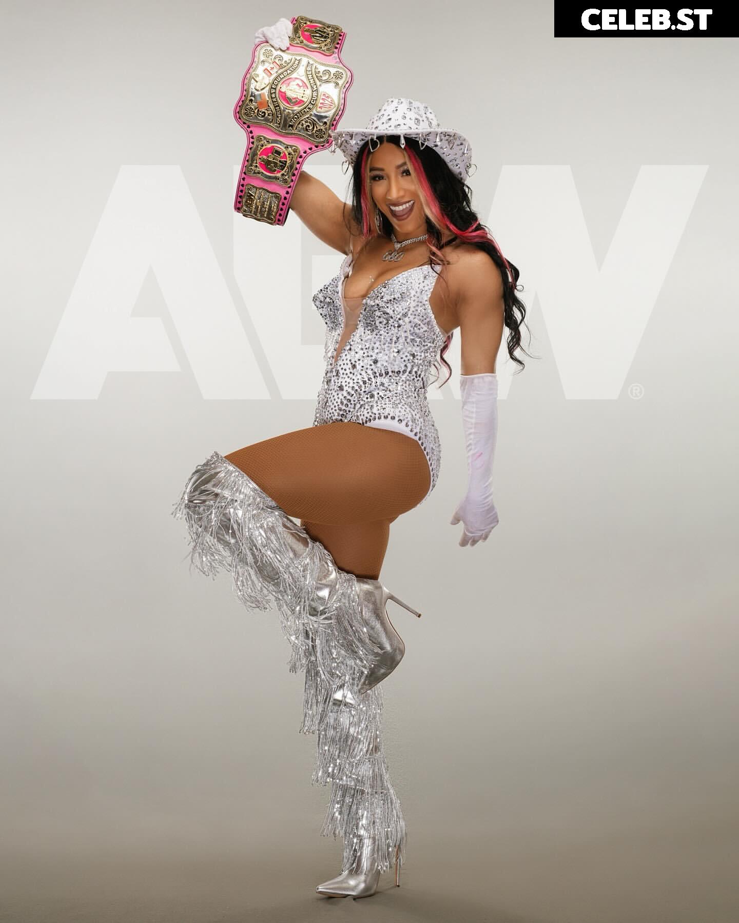 WWE Sasha Banks | Mercedes Moné Image 10026282