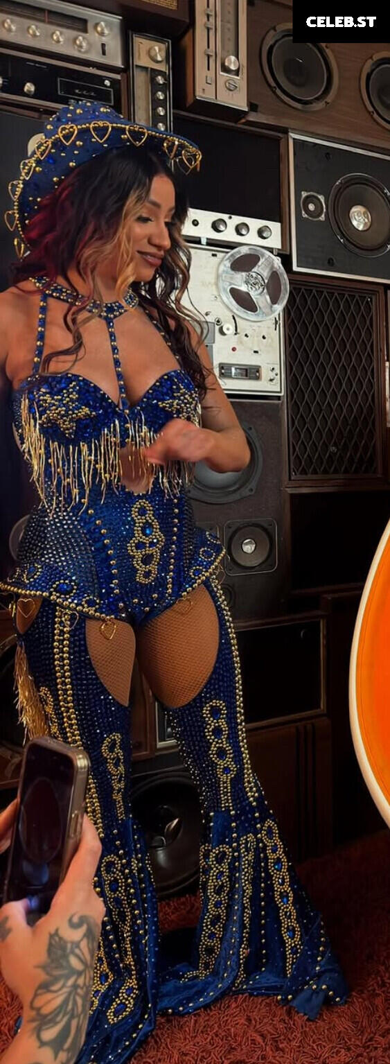 WWE Sasha Banks | Mercedes Moné Image 10026288