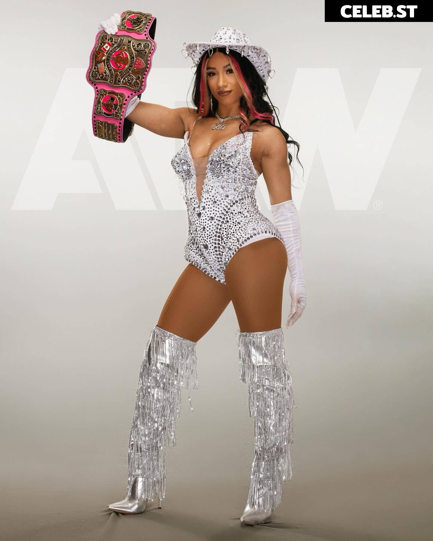 WWE Sasha Banks | Mercedes Moné Image 10026279