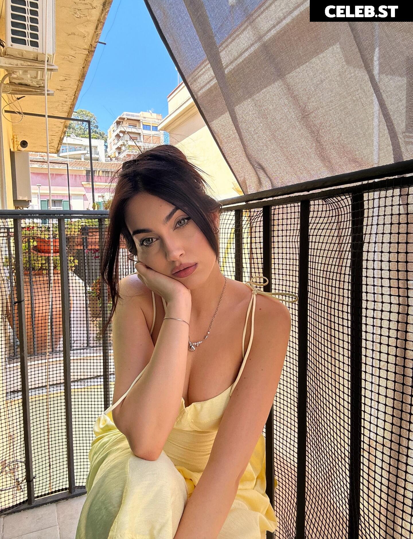 Mona Schon (Italian Streamer) Image 10021335