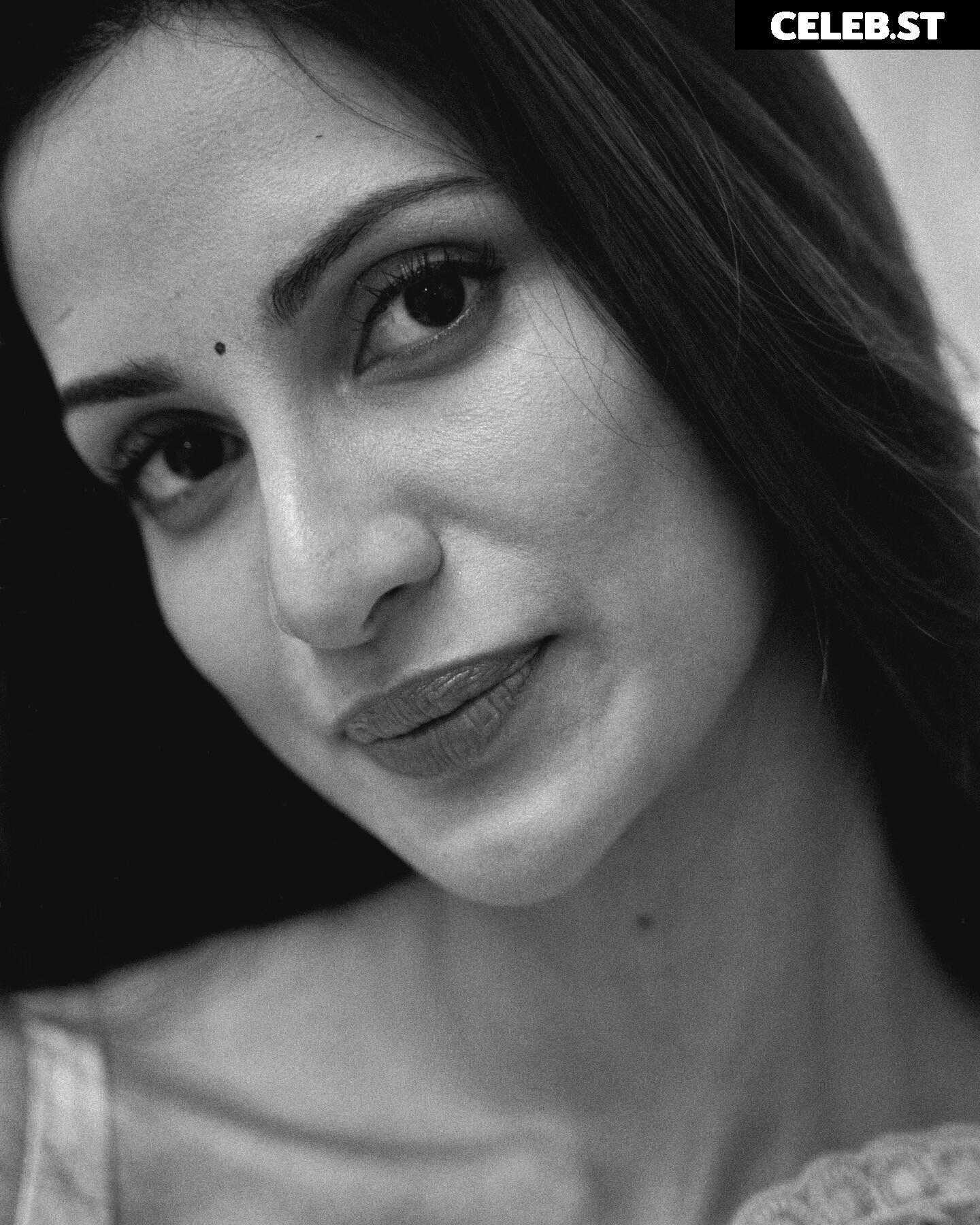 Diksha J Singh Image 10023991