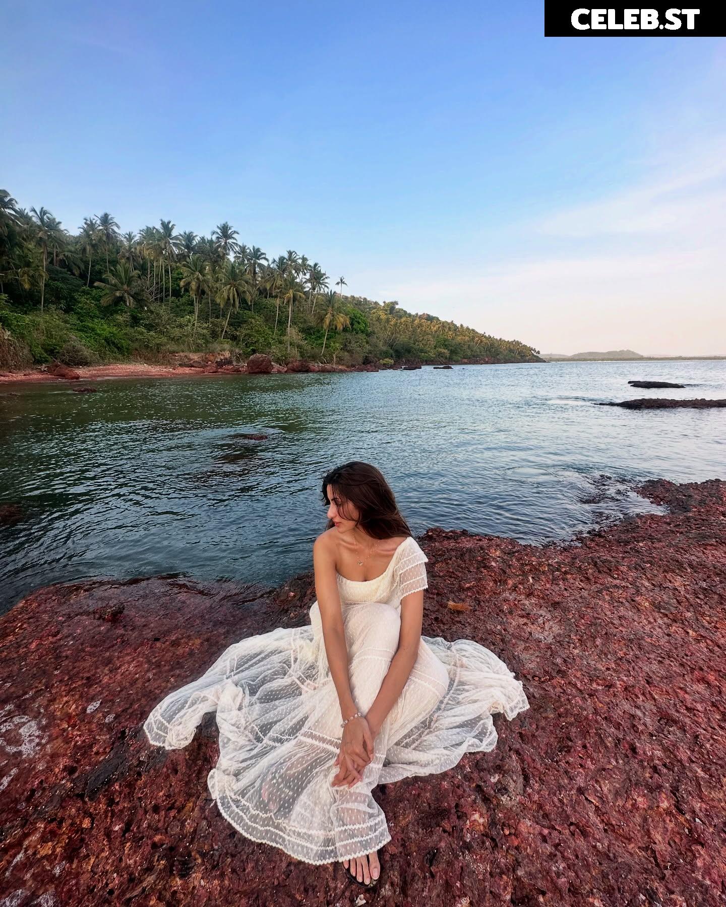 Diksha J Singh Image 10023994