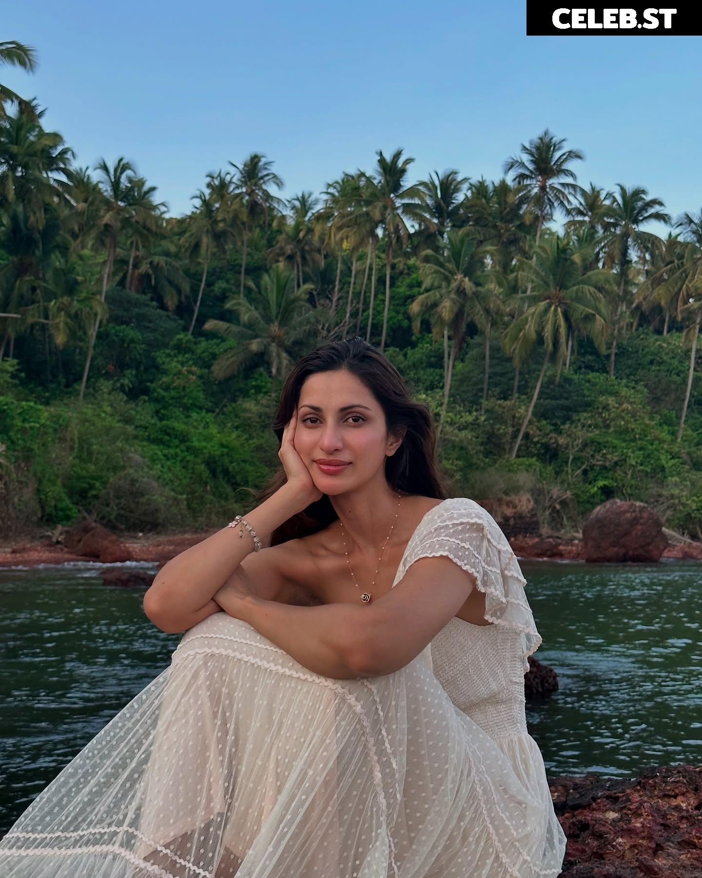 Diksha J Singh Image 10023998