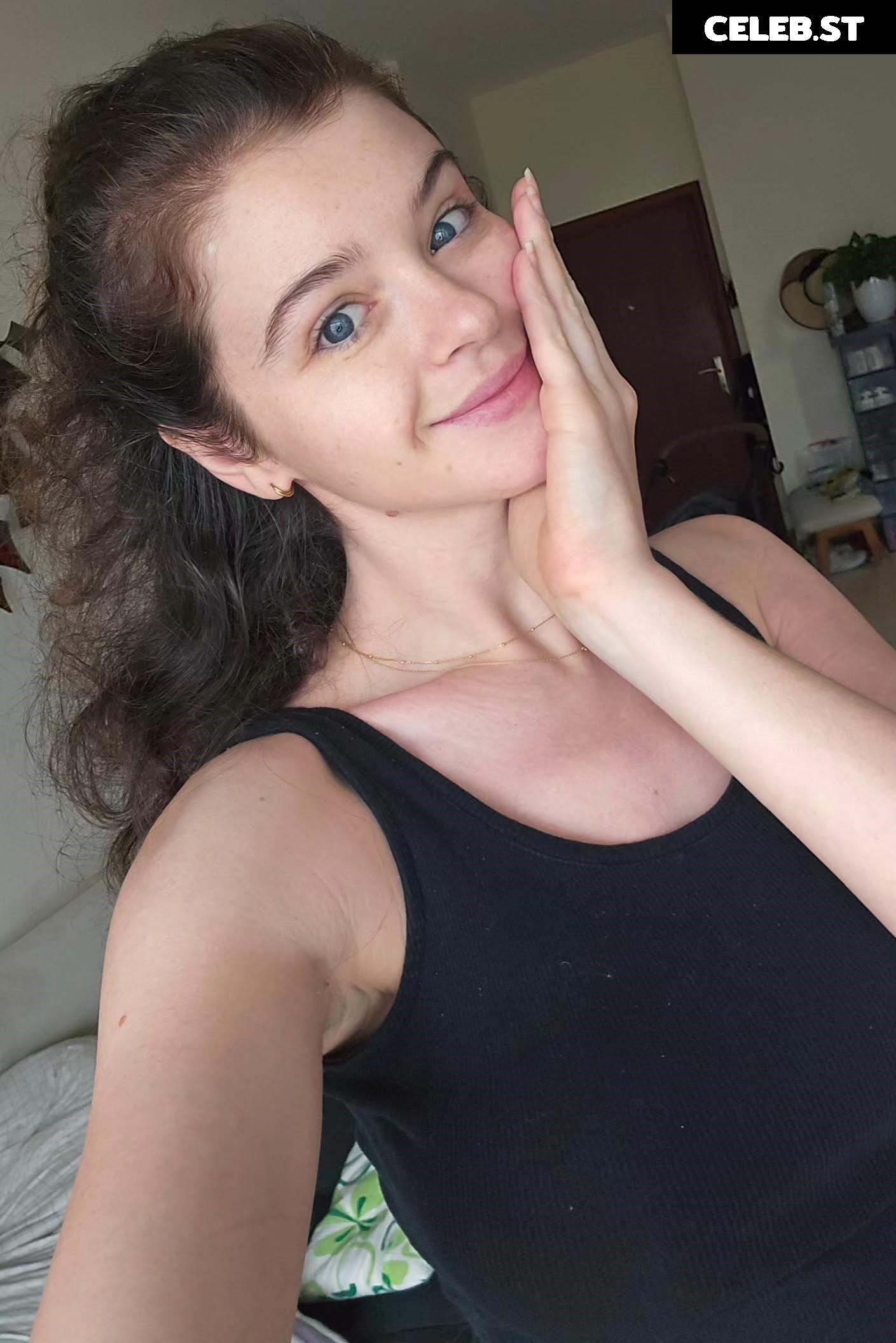 Chloe Lockley Image 10023856