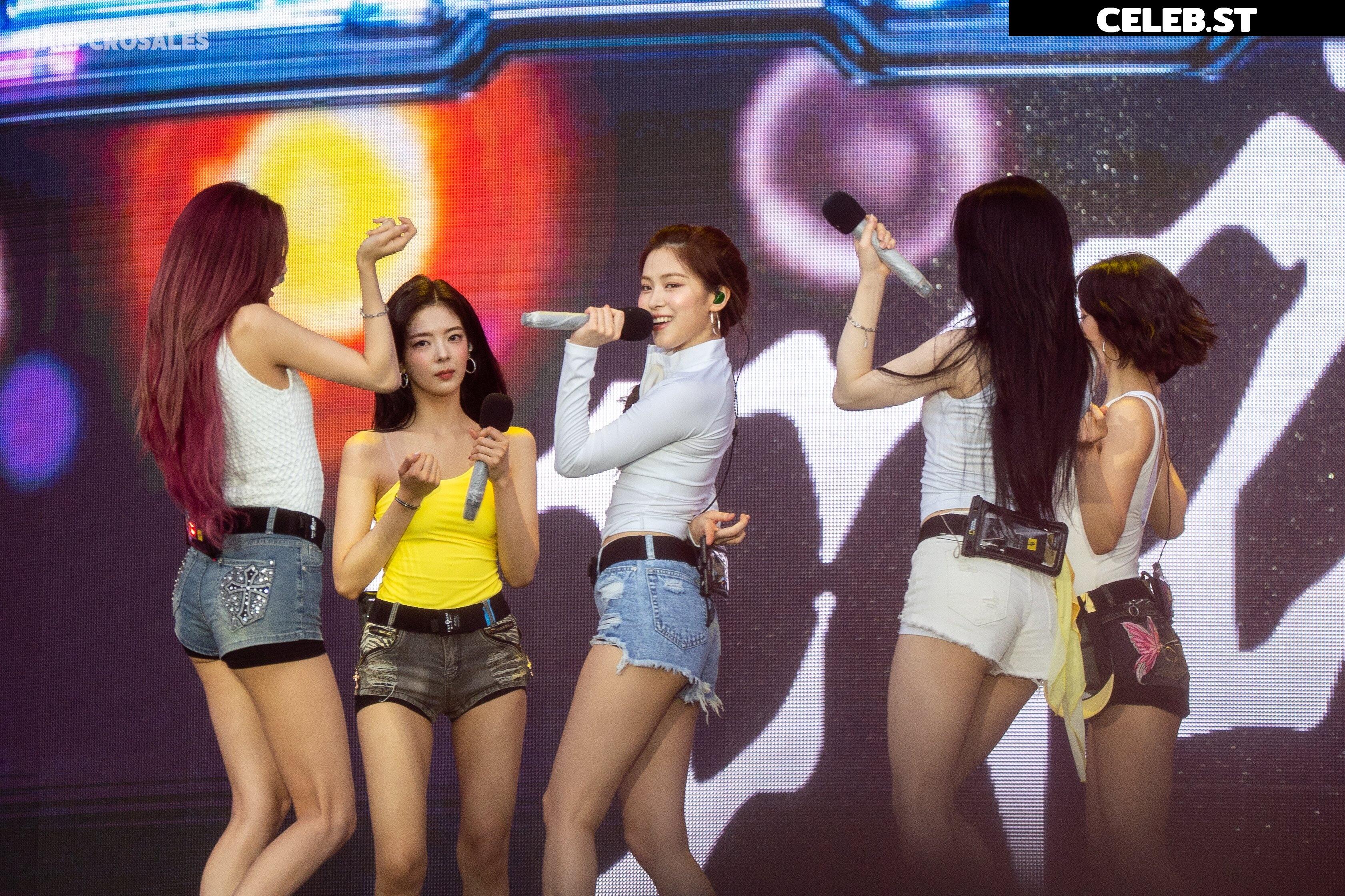 Yeji - ITZY (예지, Hwang Ye-ji) Image 10029475