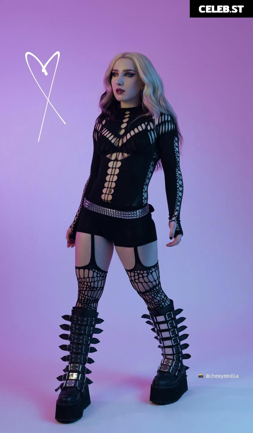 Women of Metal Image 10029631