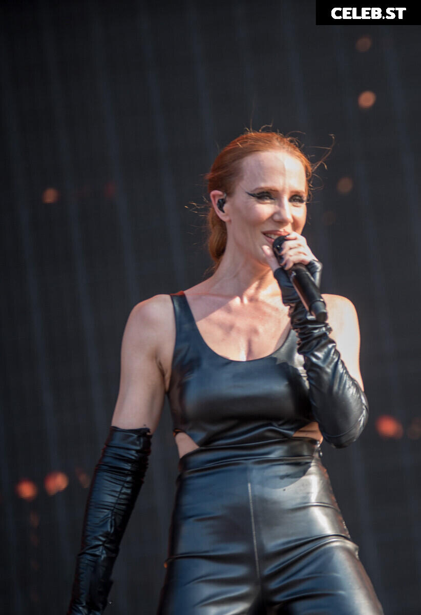Women of Metal Image 10029342