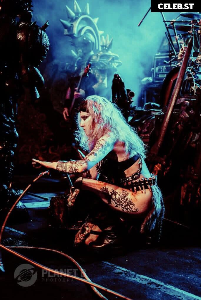 Women of Metal Image 10029213