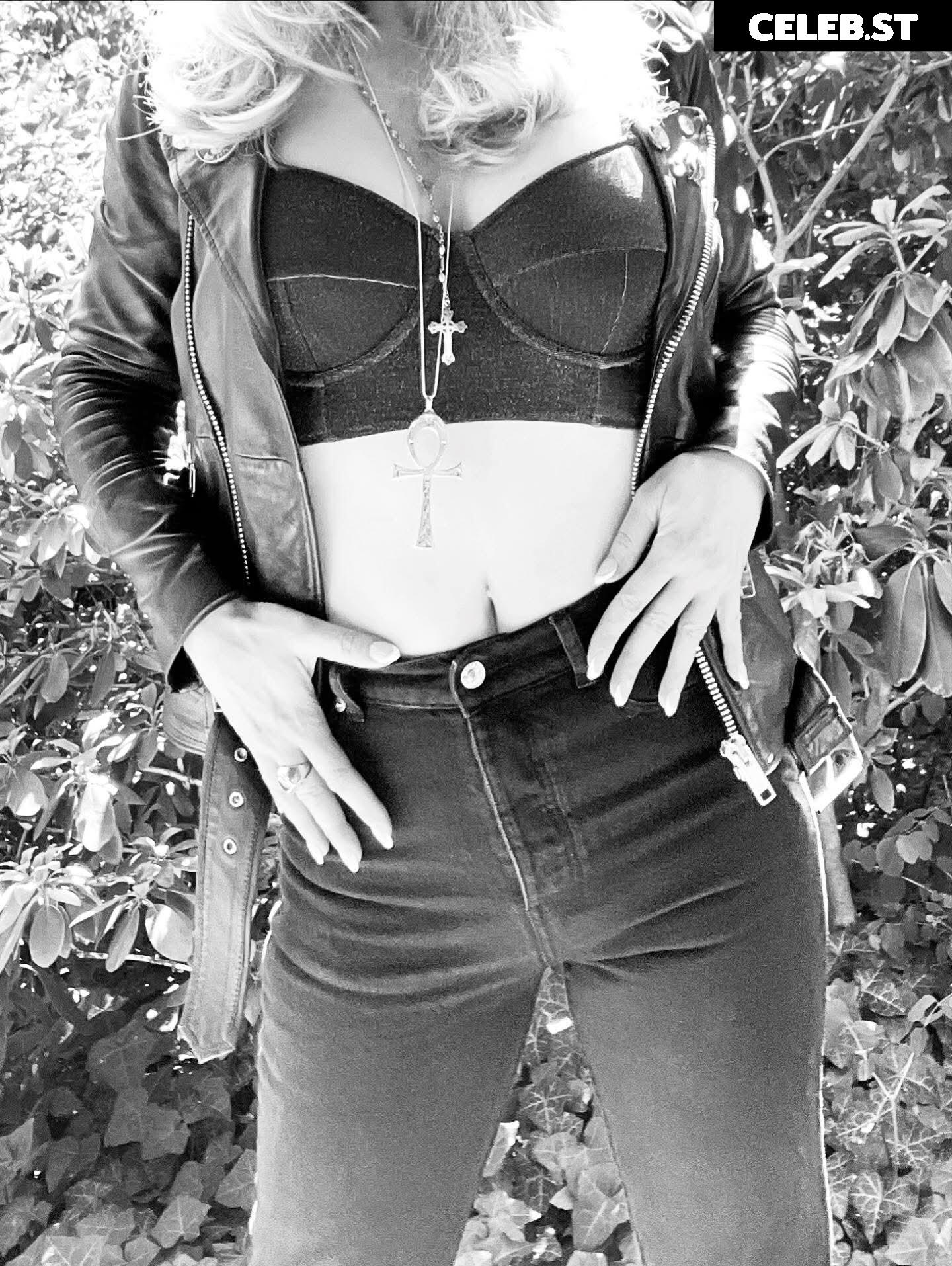 Women of Metal Image 10029211