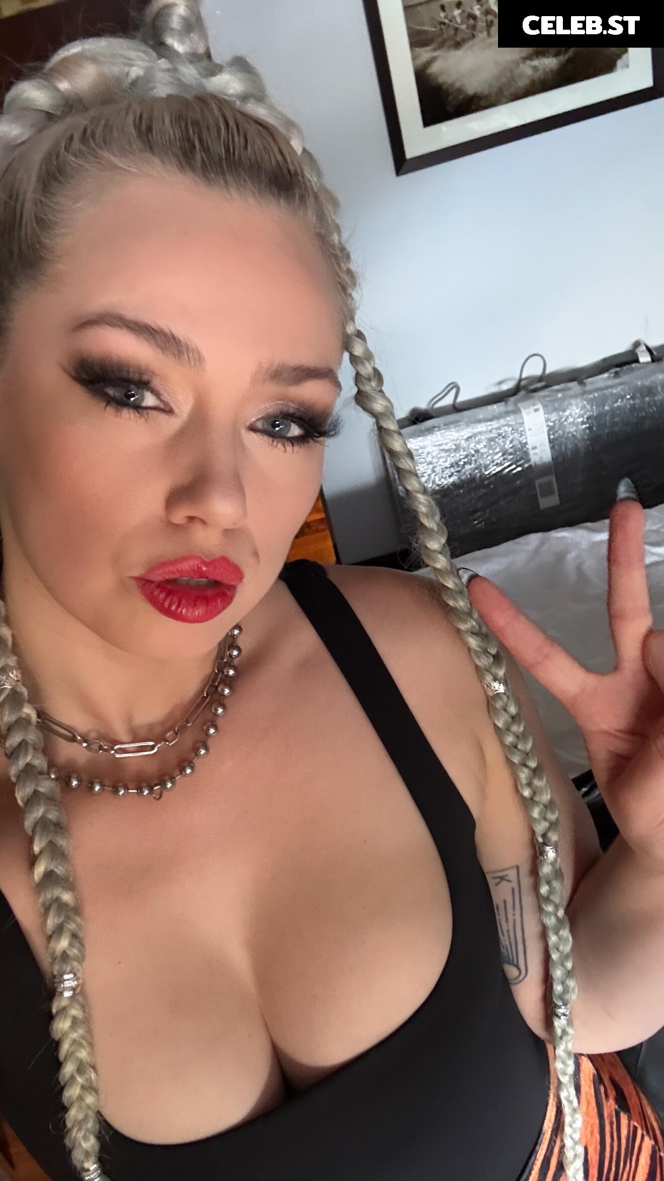 Women of Metal Image 10029232