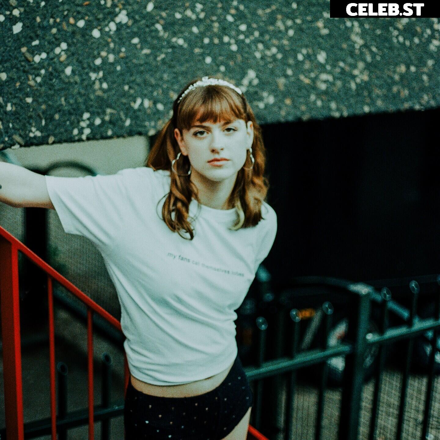 Chloe Slater - Indie Musician Image 10030927