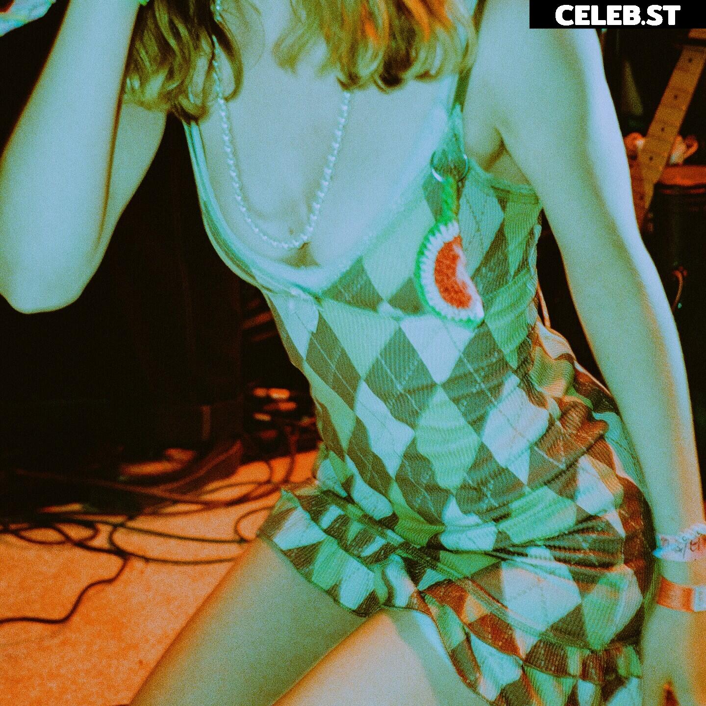 Chloe Slater - Indie Musician Image 10030940