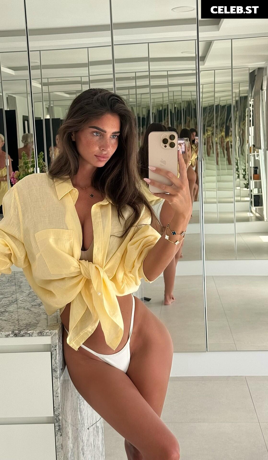 Maddy Cheary / maddycheary Image 10004143