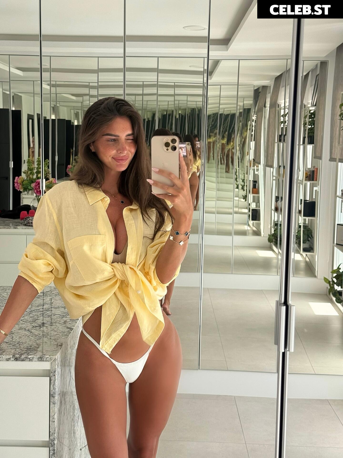 Maddy Cheary / maddycheary Image 10004142