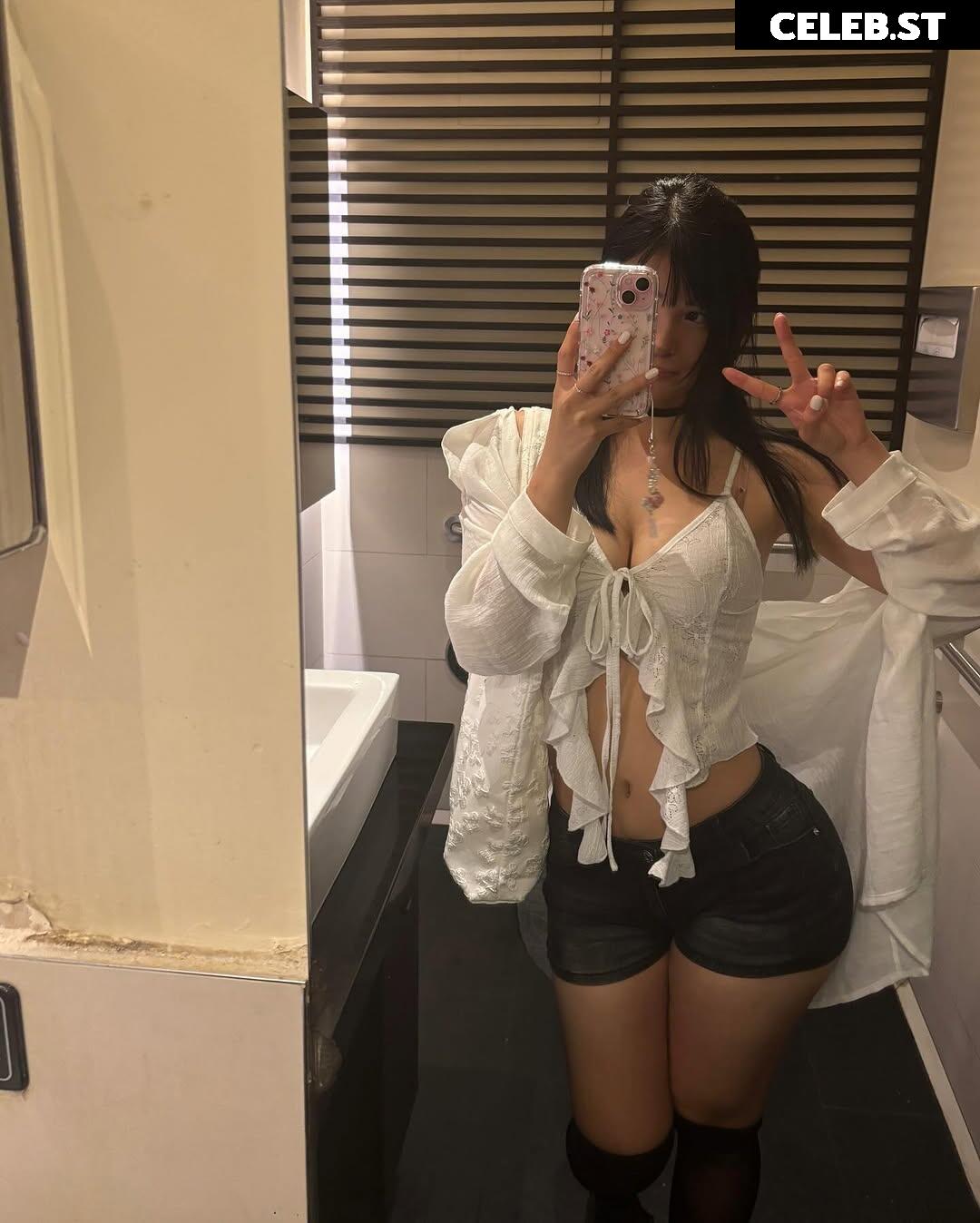 Karenxtran/Strawberry.bunni Image 10081300