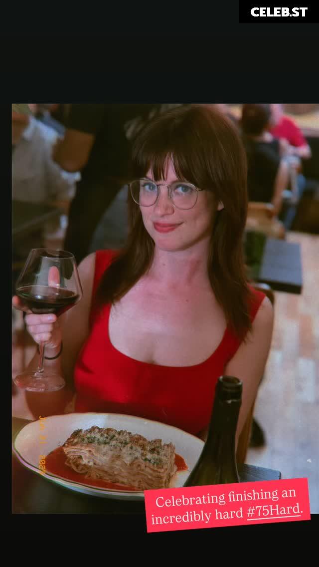 Allie Goertz Image 10089996