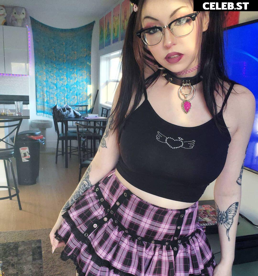 Maya Mochii / maya_mochii / mayaluvsmochii / gothgirlmaya / gothgfmaya / mochii111 Image 10089155