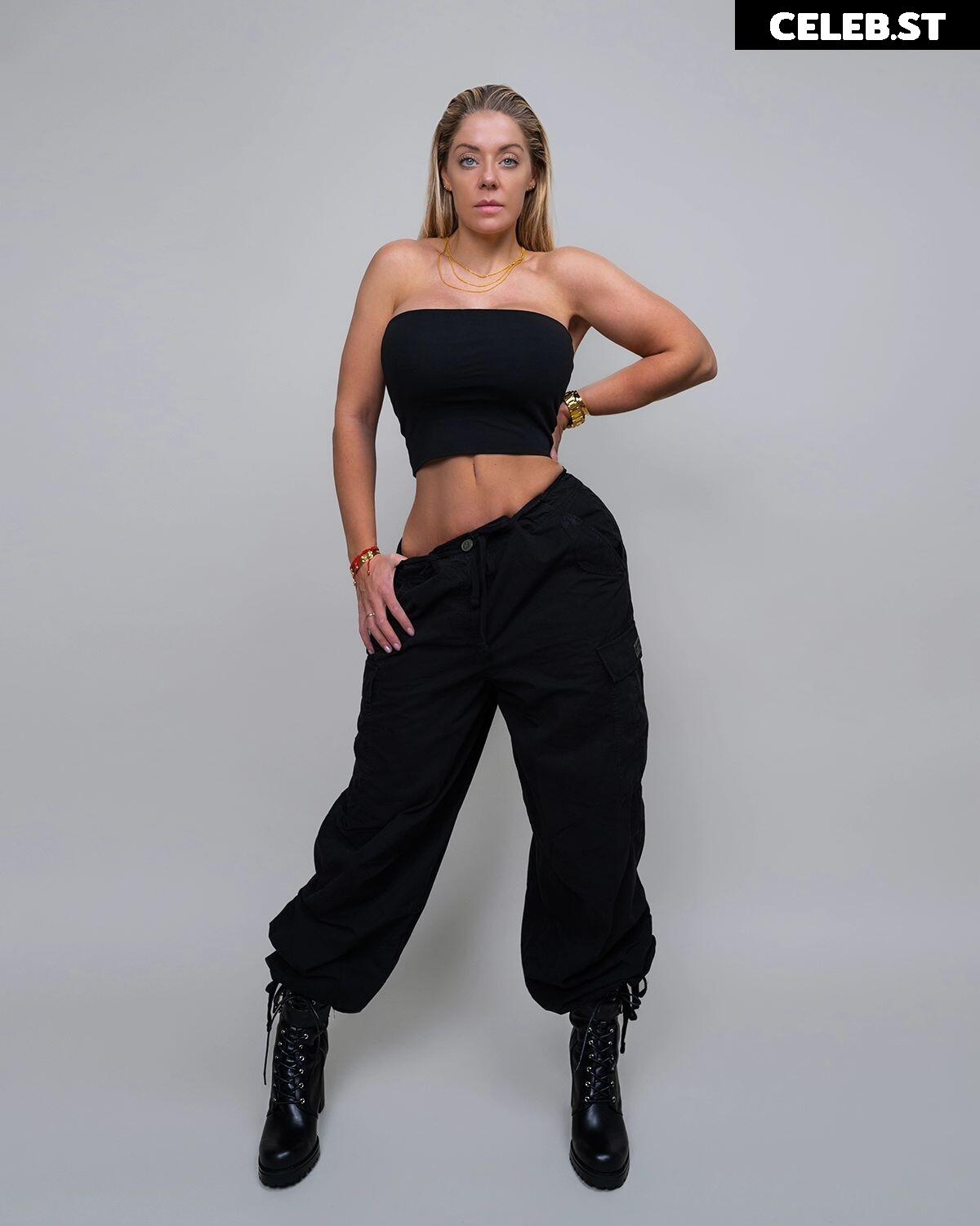 Mia Sand Image 3143418