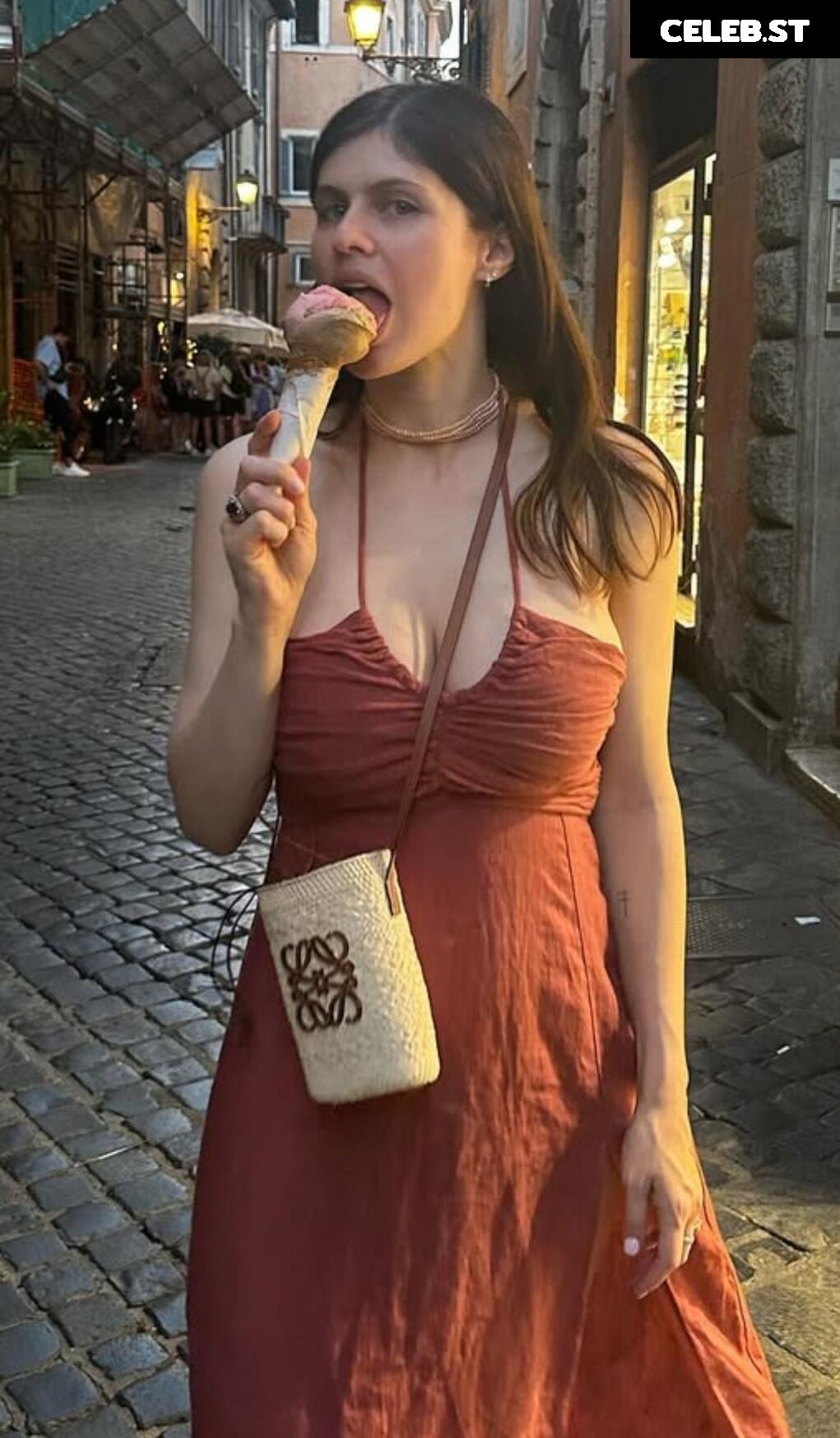 Alexandra Daddario Image 3299280