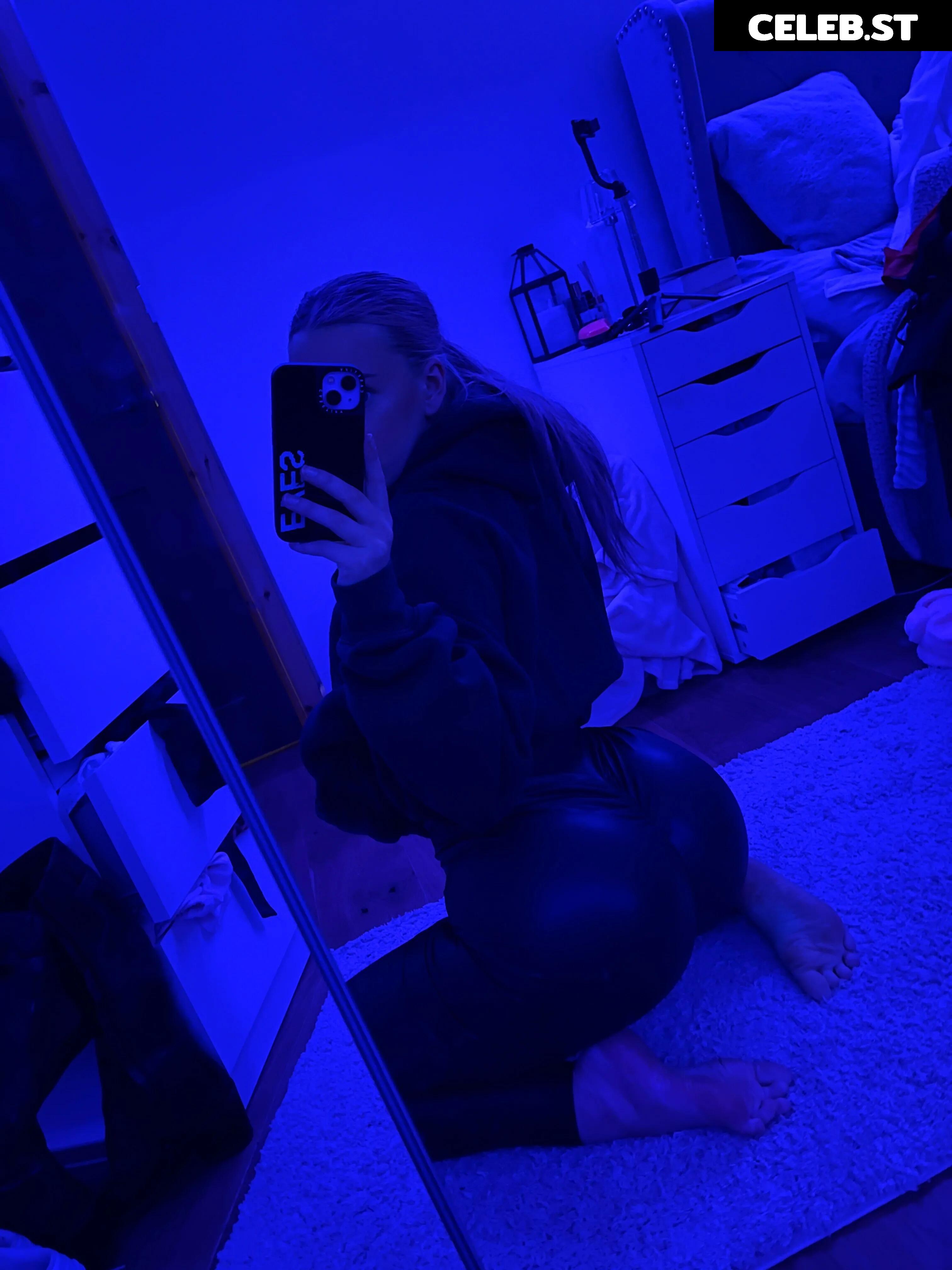Evie Garbe Image 3388075
