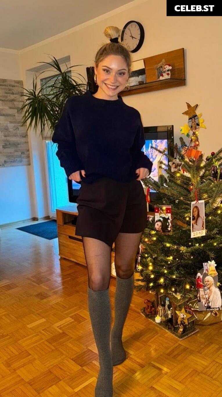 Alina Khani Image 3372795