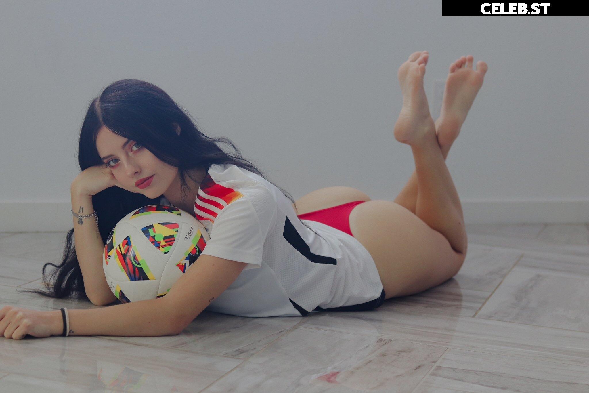 Julia &amp; Lauren Burch Image 3312713