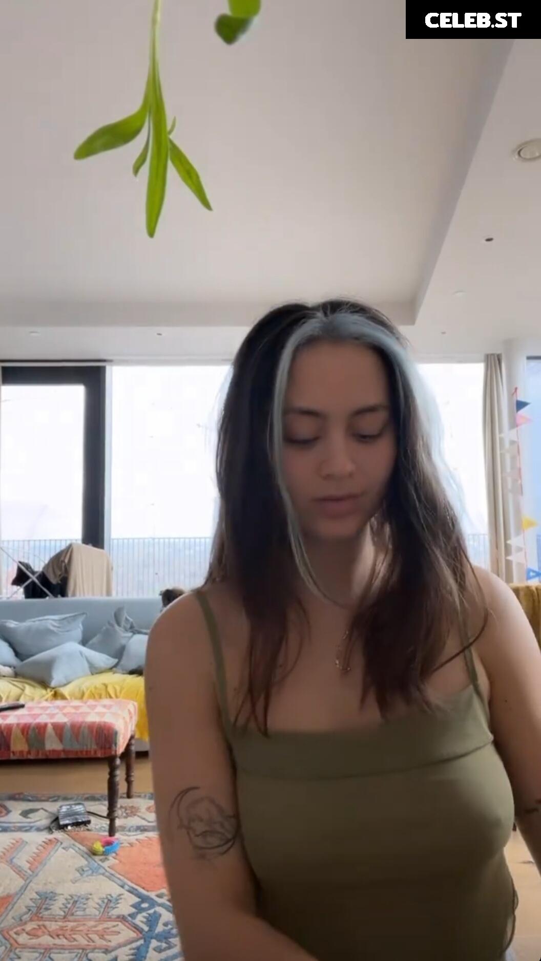 Jasmine Thompson Image 389537