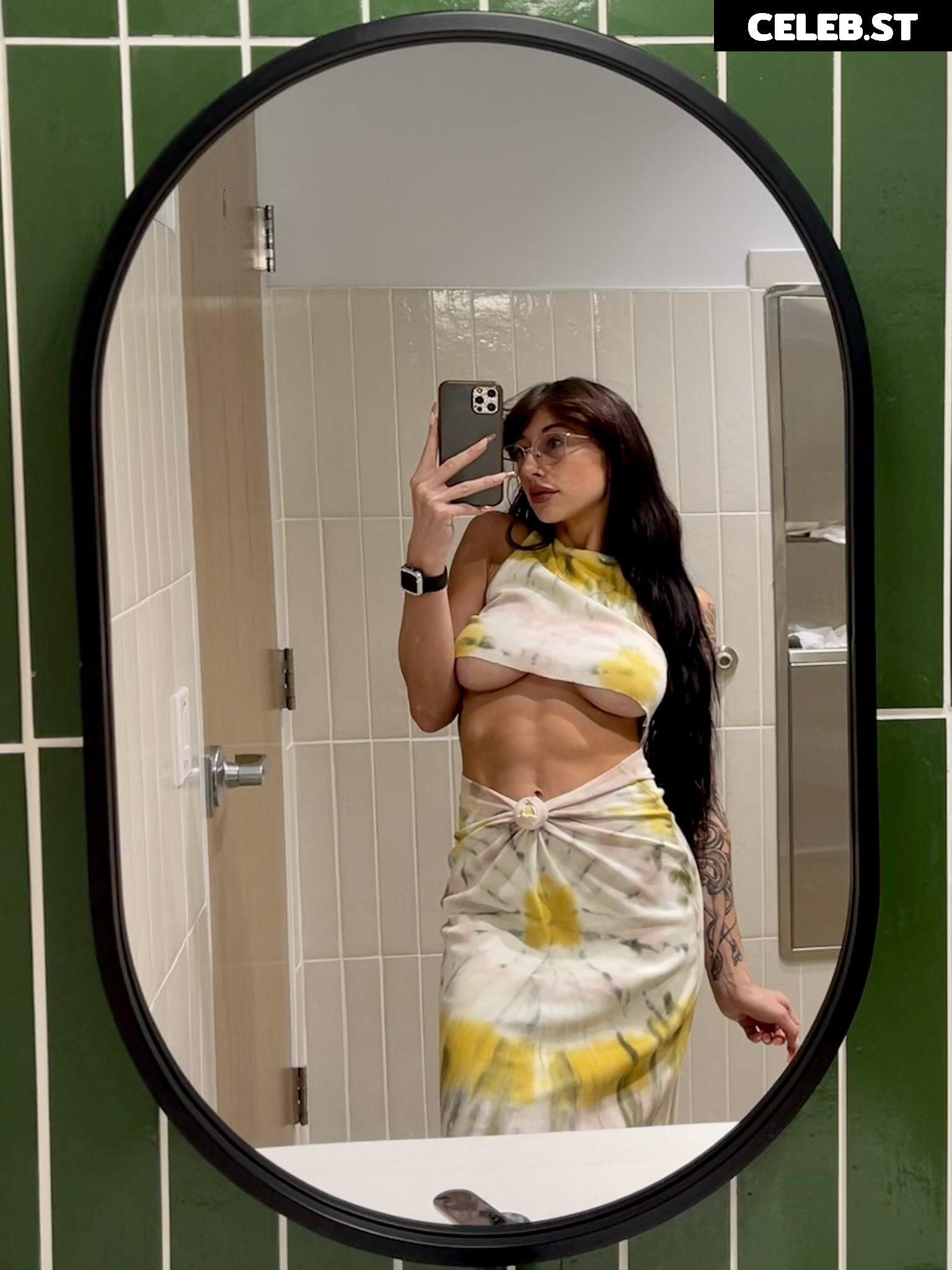 Molly Dixx Image 3827343