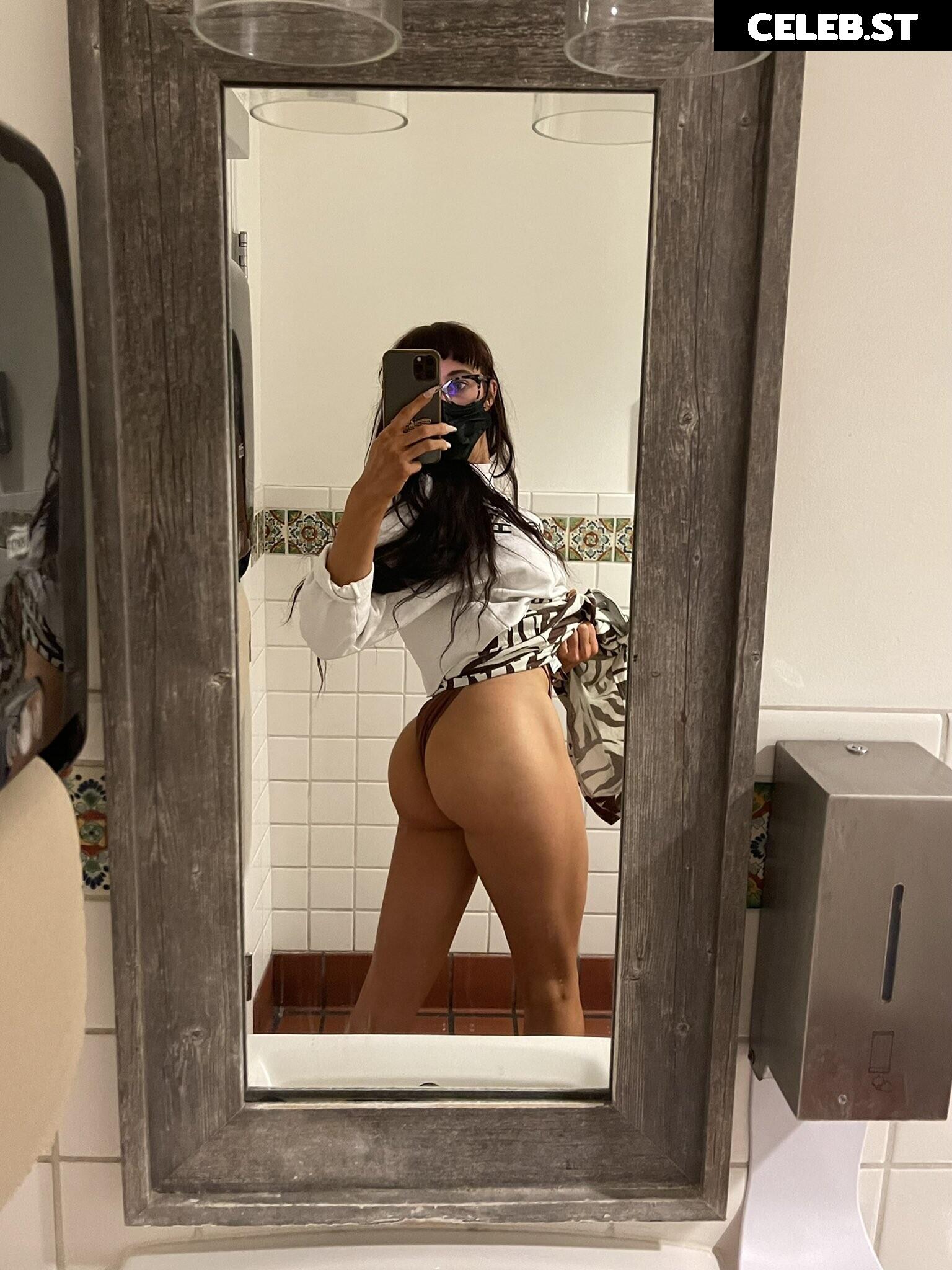 Molly Dixx Image 3813222