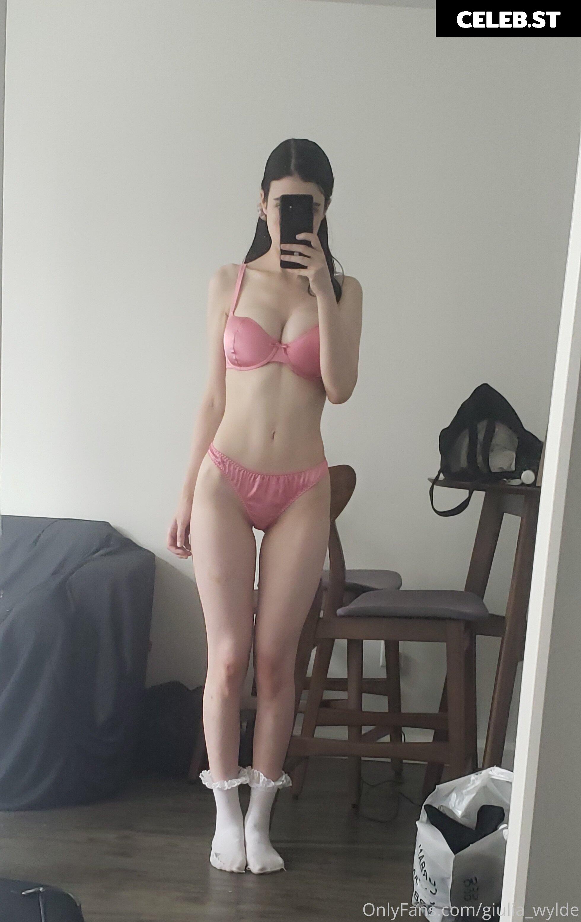 Giulia Wylde | Neon_Felix Image 3982917