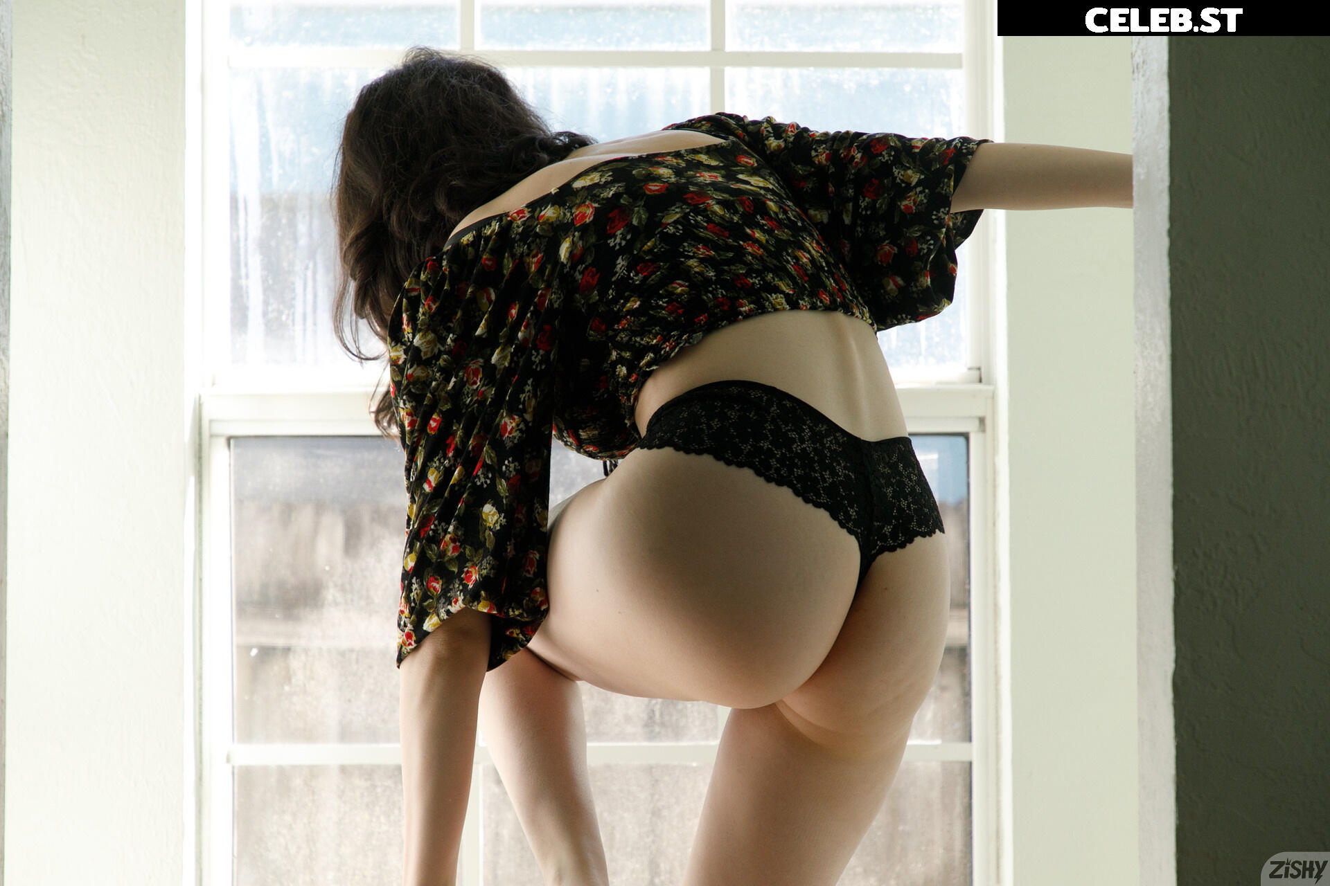 Giulia Wylde | Neon_Felix Image 3980685