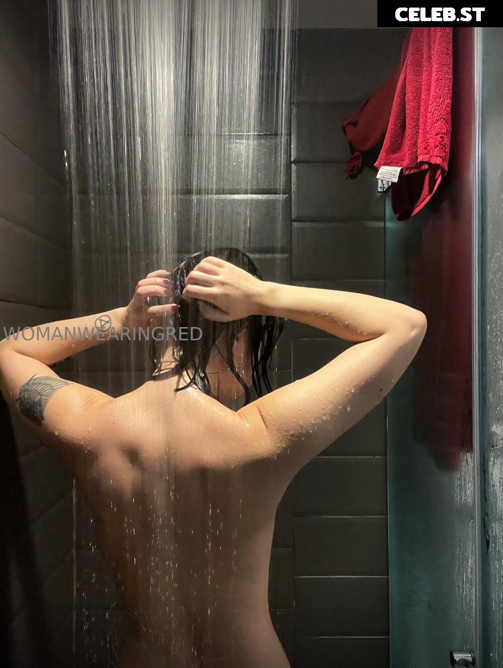 womanwearingred / Buffbunnymika / Buffbunbun Image 3980115