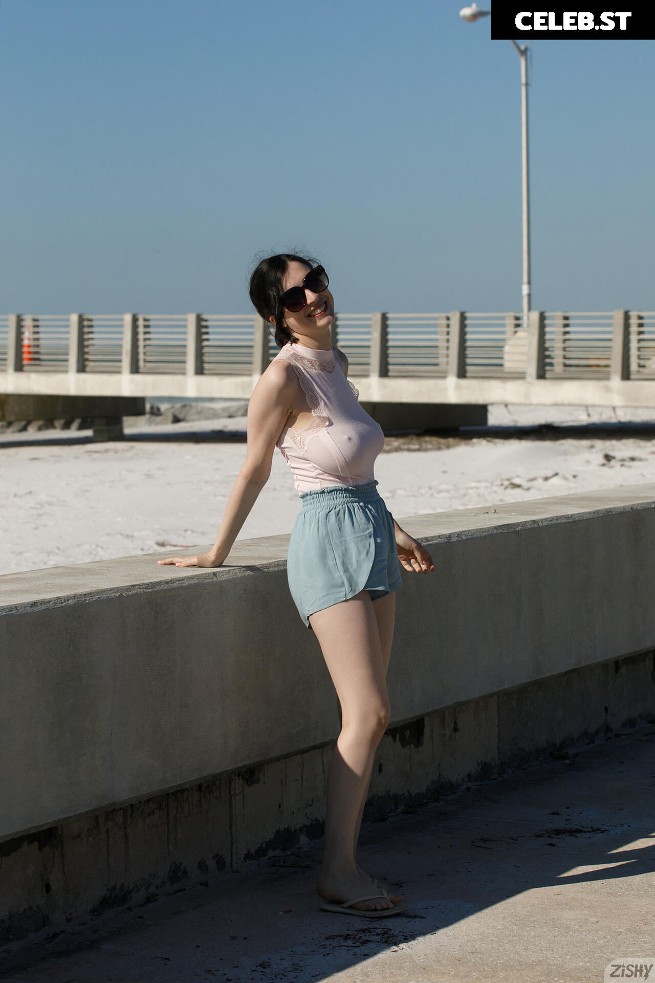 Giulia Wylde | Neon_Felix Image 3976649