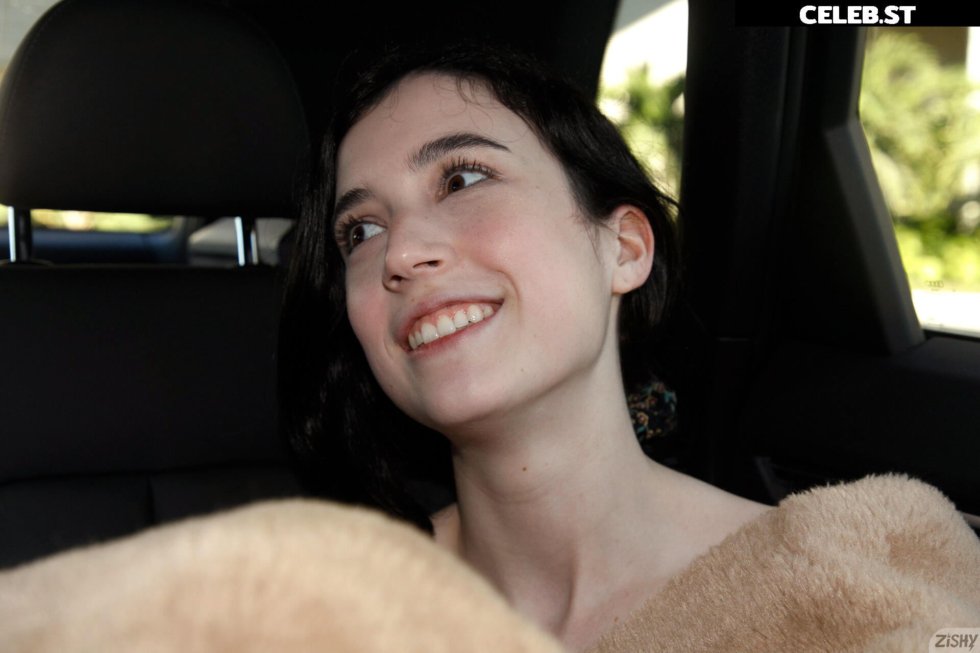 Giulia Wylde | Neon_Felix Image 3974709