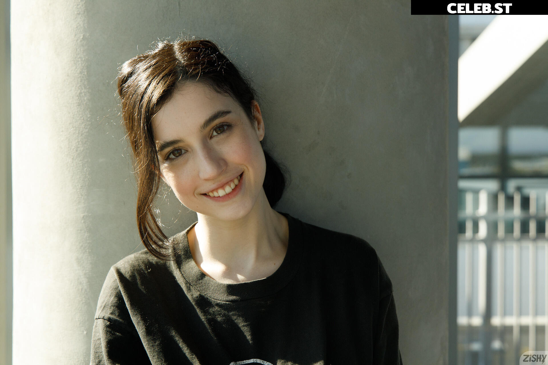 Giulia Wylde | Neon_Felix Image 3972880