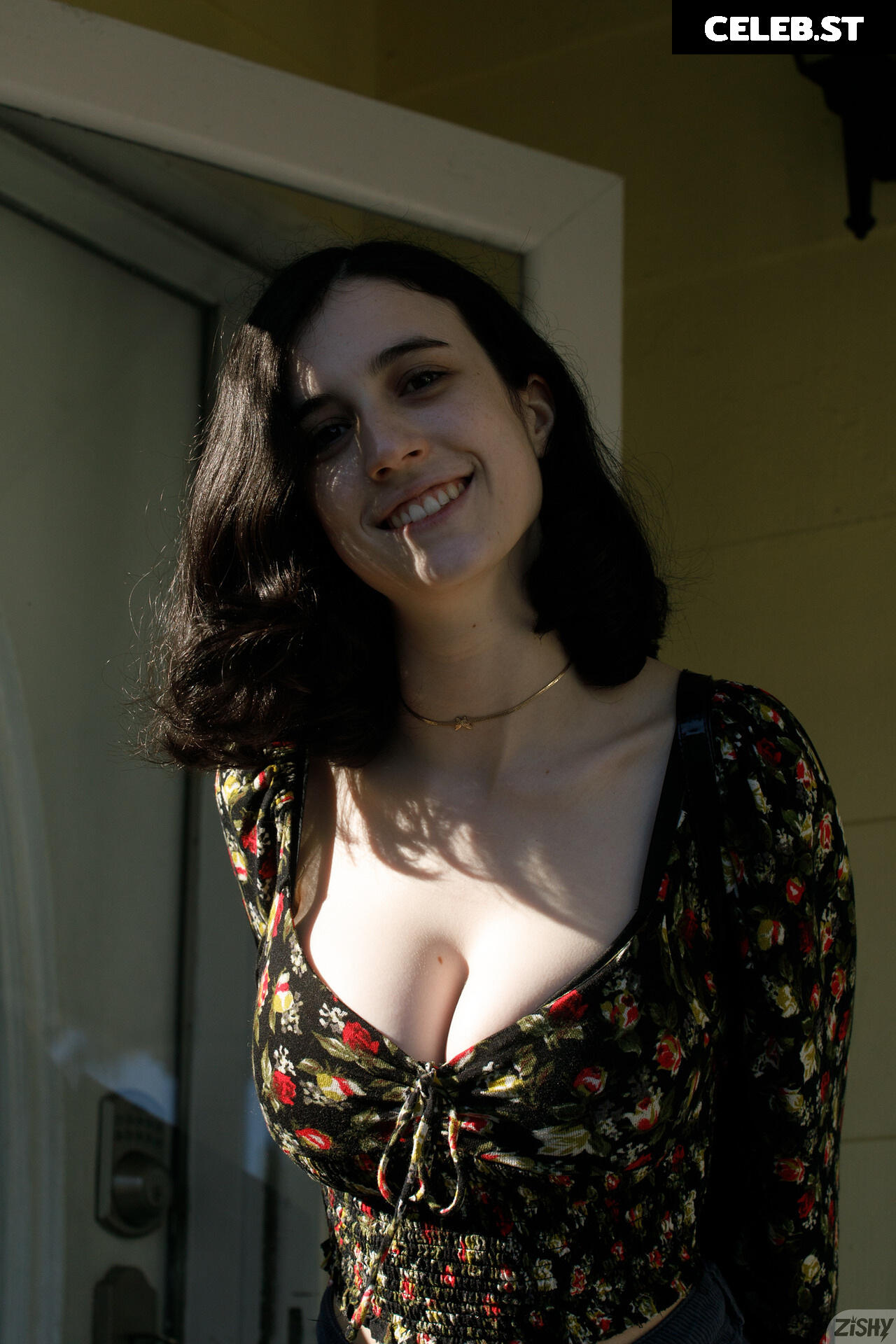 Giulia Wylde | Neon_Felix Image 3979318