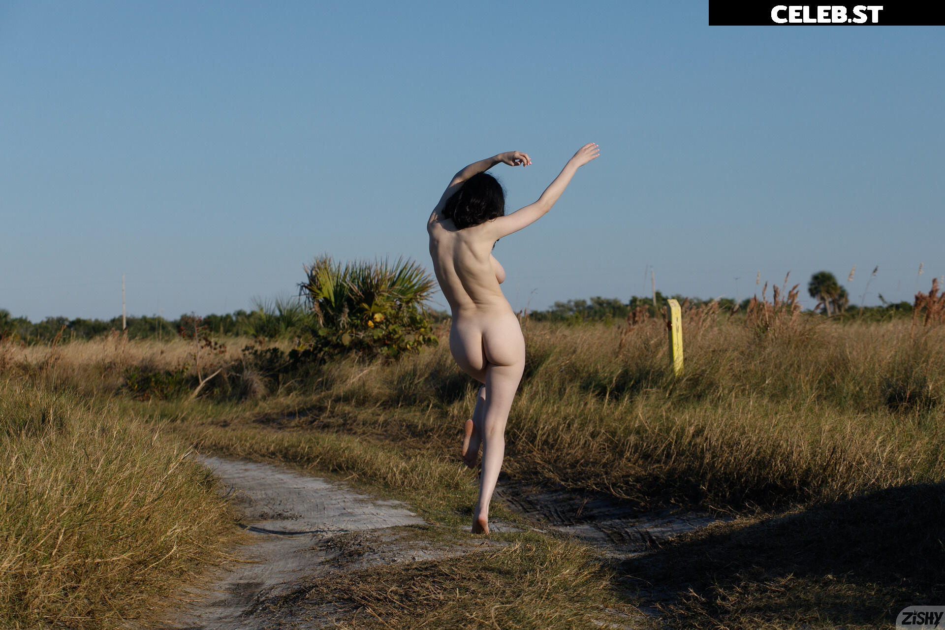 Giulia Wylde | Neon_Felix Image 3968451