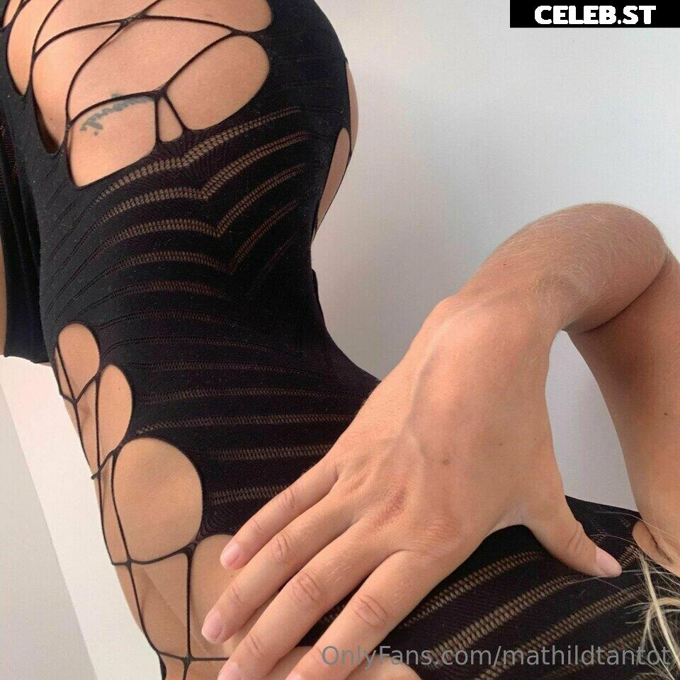 Tantot Twins - Pauline (@popstantot) &amp; Mathilde (@mathildtantot) Image 3956883